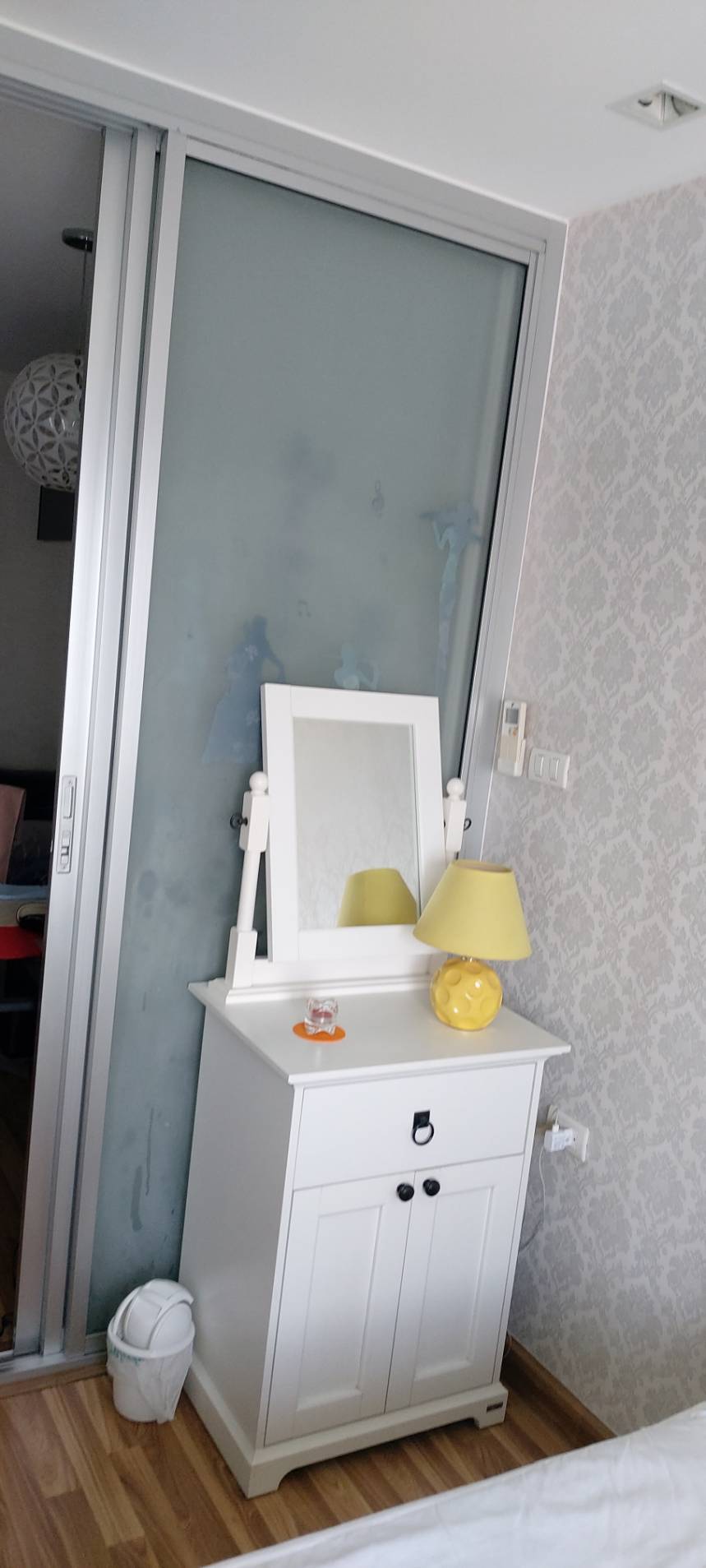 ขายคอนโด The Green Condo 3 เดอะ กรีน คอนโด 3 เฟส : 3 ชั้น: 7 แบบ 1 ห้องนอน 1 ห้องน้ำ 1 ห้องนั่งเล่นและ 1 ห้องครัว ขนาด 31.5 ตารางเมตร