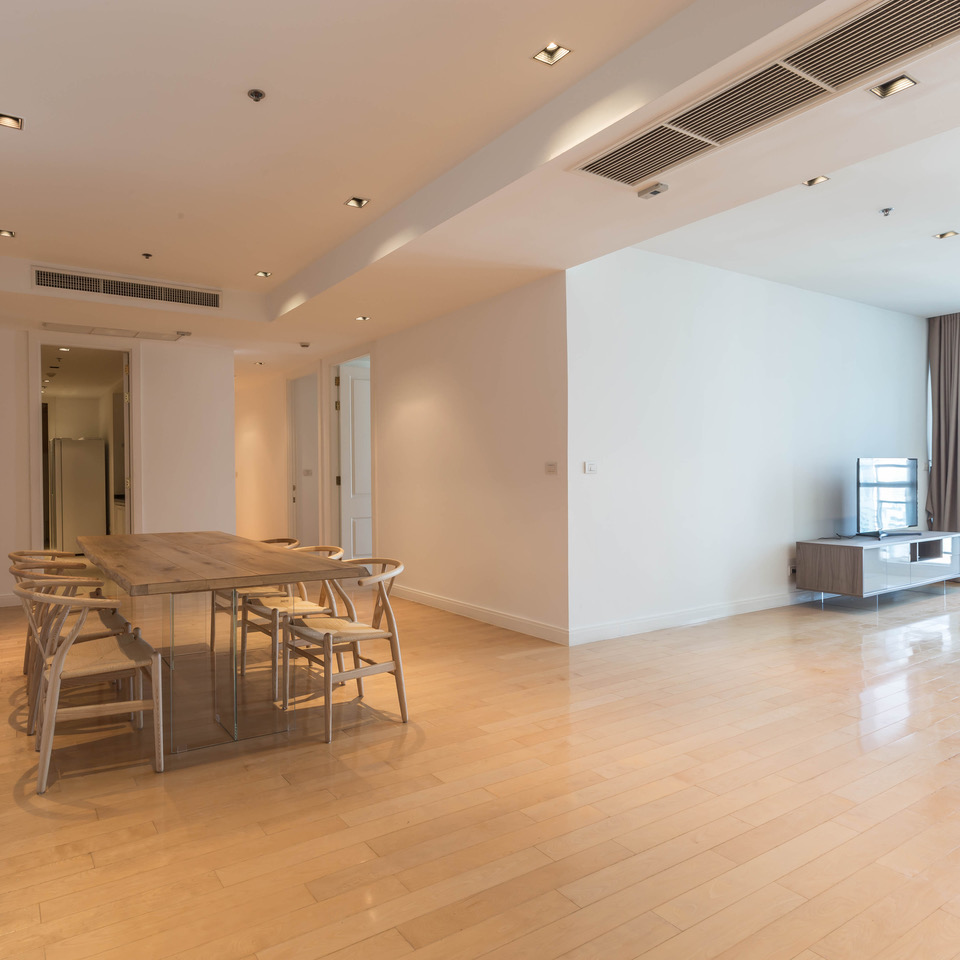 ให้เช่าคอนโด Athenee Residence (แอทธินี เรสซิเด้นซ์) 3 ห้องนอน 4 ห้องน้ำ 1 ห้องแม่บ้าน ขนาด 178 ตร.ม