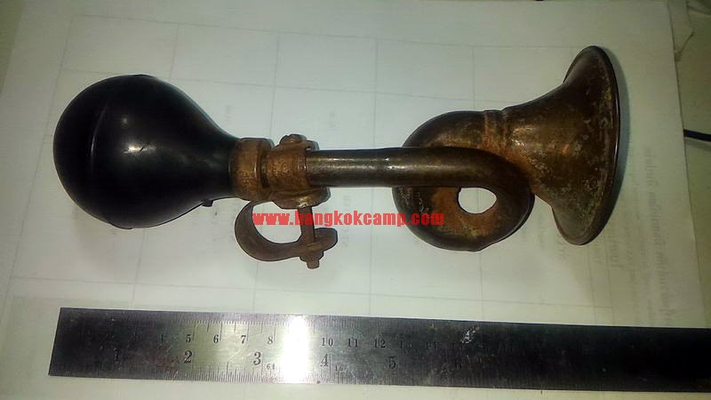 แตรม้วนมือบีบ ทรงโบราณ