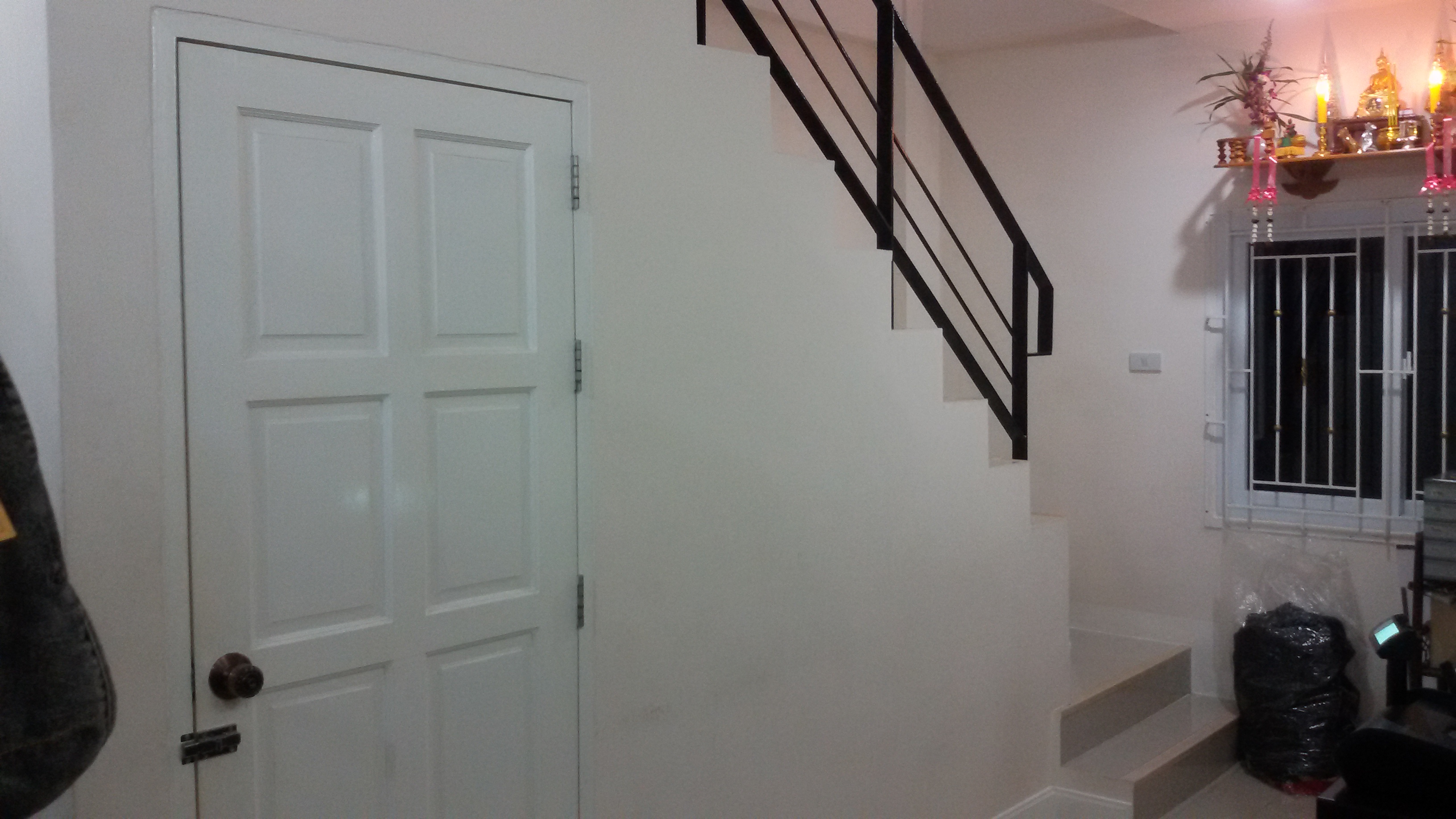 ขายตึกแถวอาคารพาณิชย์ 5 ชั้น ห้องมุม ชั้นลอยต่อเติมเต็มพื้นที่ มีชั้นใต้ดิน หน้ากว้าง 6 เมตร ตัวตึกติดถนนใหญ่