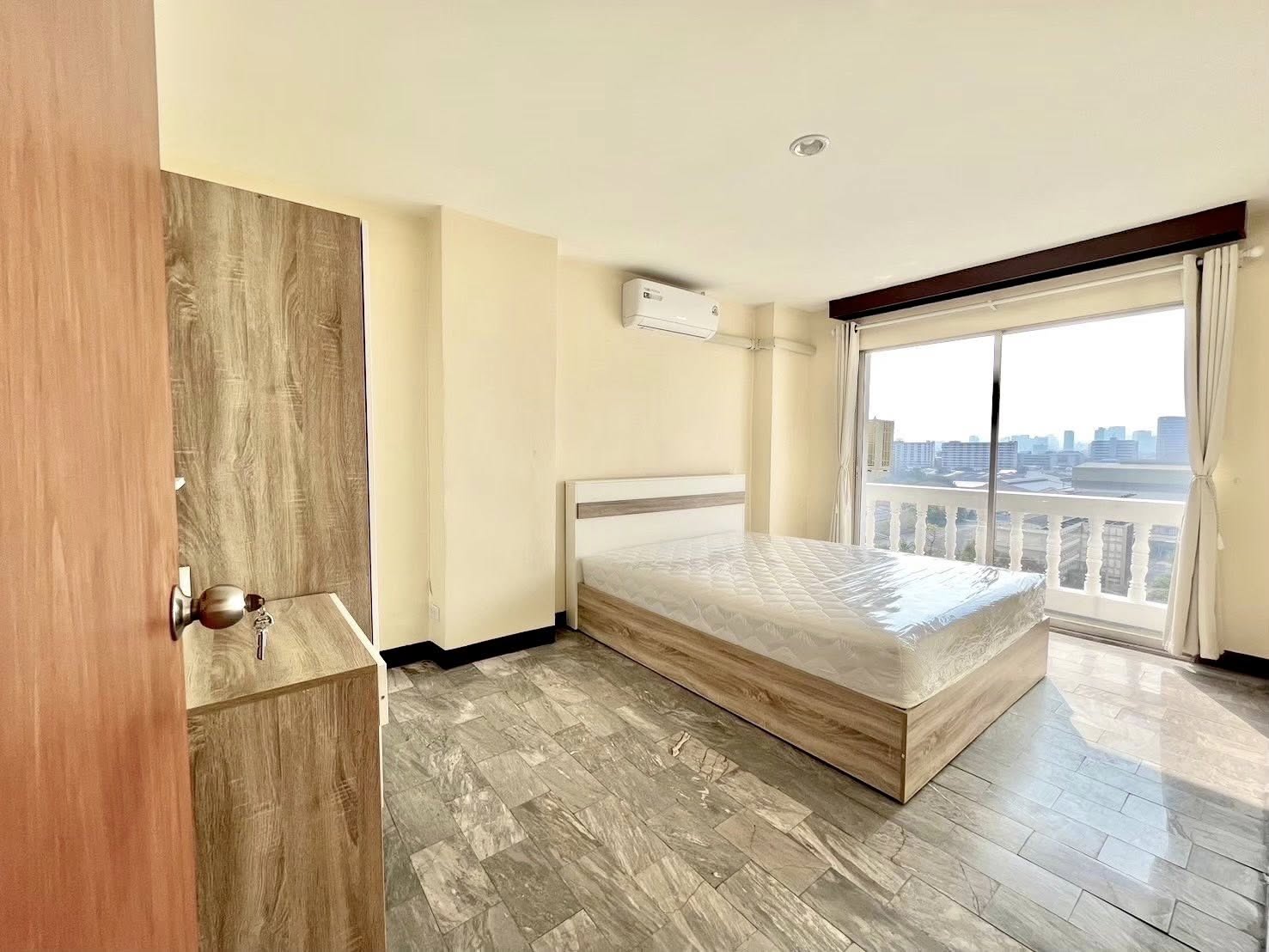 🏙 ให้เช่าคอนโด 2 ห้องนอน พร้อมที่จอดรถส่วนตัว Baan Sukhothai Ramkhamhaeng : บ้านสุโขทัย รามคำแหง ... ใกล้ MRT บางกะปิ (สายสีเหลือง) เพียง 400 ม.