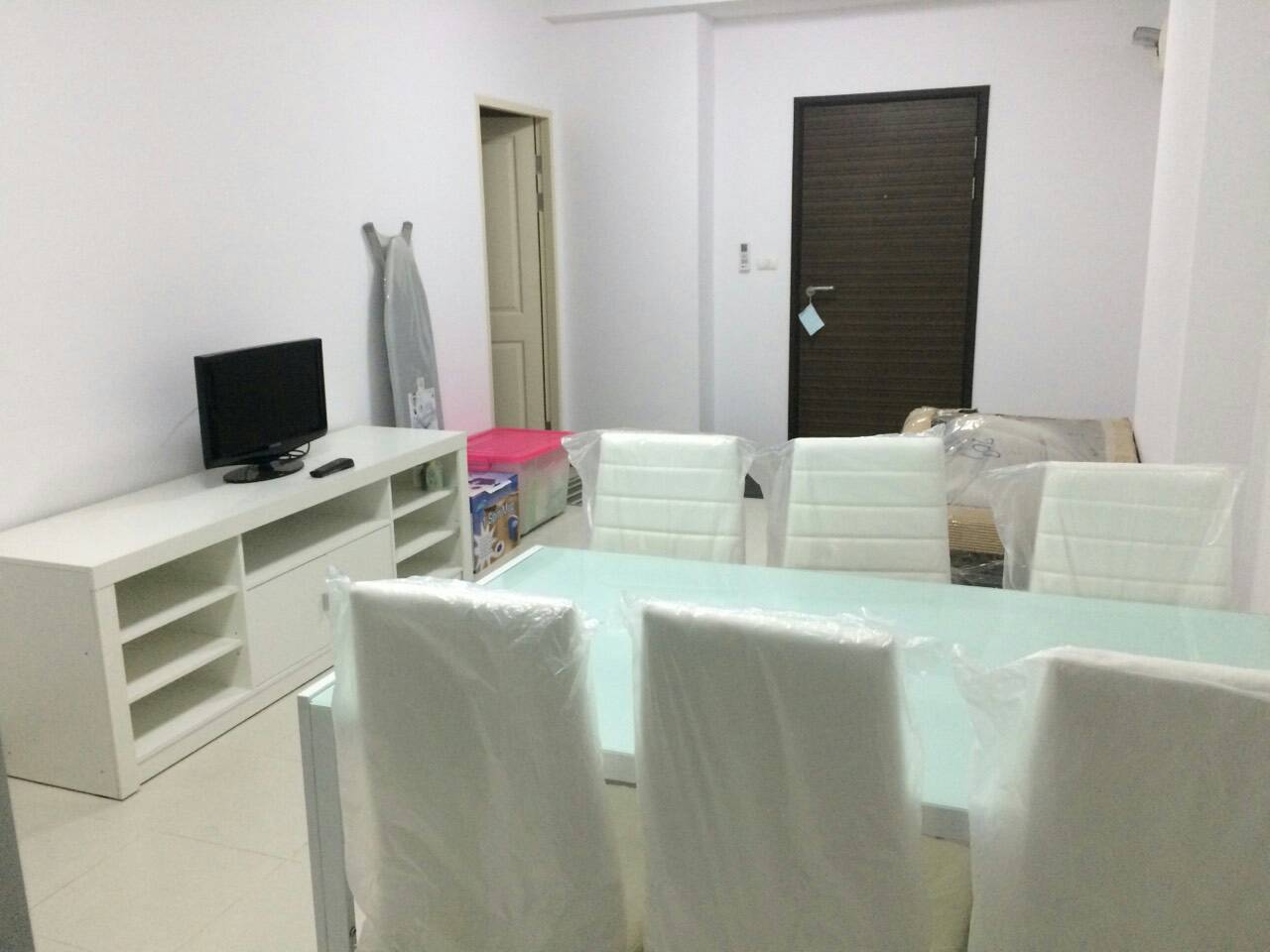 ให้เช่า/ขาย Condo Supalai Park Asoke-Ratchada ห้อง studio ชั้น 7 พื้นที่ 34 ตร.ม เช่า 12500 / เดือน ขาย 2.55 ล้าน วิวถนนพระราม 9 พร้อมเฟอร์นิเจอร์