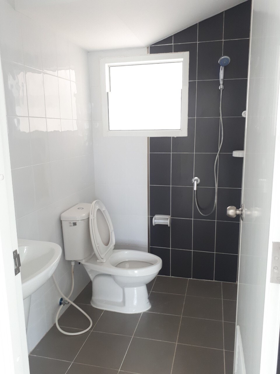 ให้เช่าบ้านแฝด หมู่บ้าน ลลิล กรีนวิลล์ วงแหวน – อ่อนนุช – สุวรรณภูมิ มือ 1 เนื้อที่ 60 ตารางวา พื้นที่ใช้สอย 140 ตารางเมตร 3 ห้องนอน 2 ห้องน้ำ