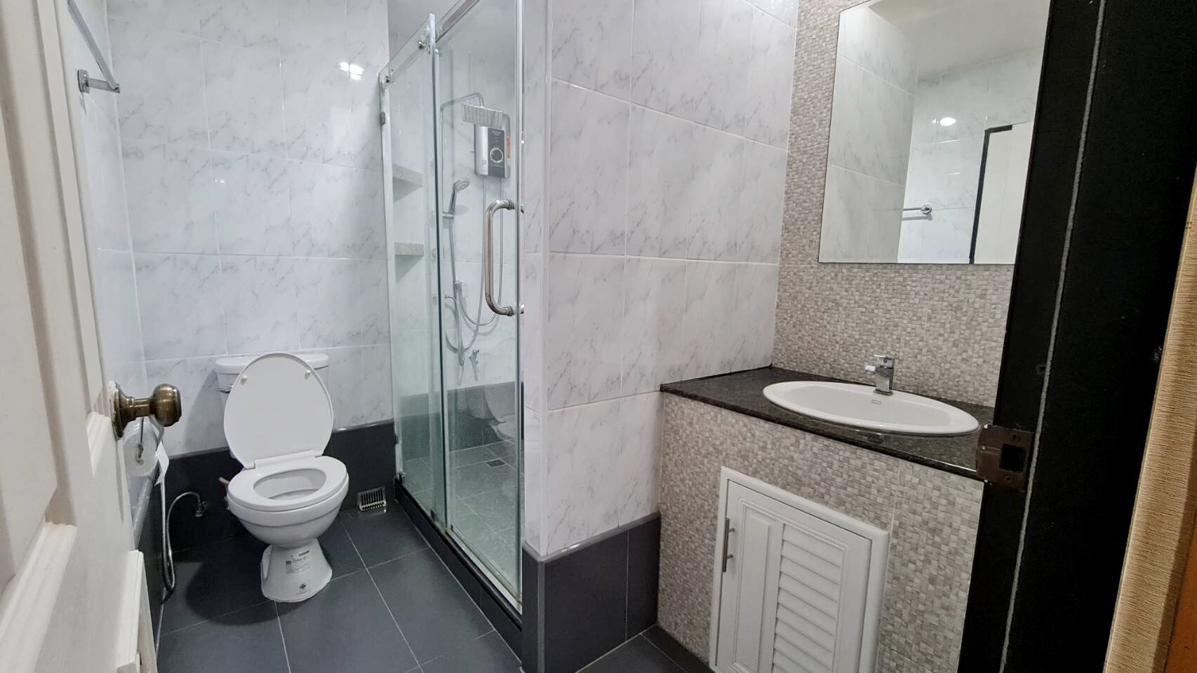 ให้เช่าคอนโด Green Point Silom (กรีนพอยท์ สีลม) 1 ห้องนอน 1 ห้องน้ำ ชั้น 2 อาคาร 3