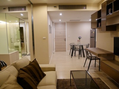 ห้เช่าคอนโด The Room Sukhumvit 21 (เดอะ รูม สุขุมวิท 21 อโศก ) 1 ห้องนอน 1 ห้องน้ำ ขนาด 50 ตรม