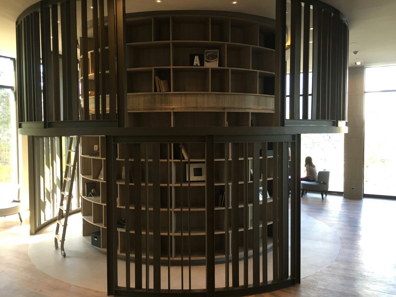 ให้เช่าห้องคอนโด Centric Ratchada-Suthisan 1 ห้องนอน ชั้น 5 หัวมุม ติดสระว่ายน้ำ