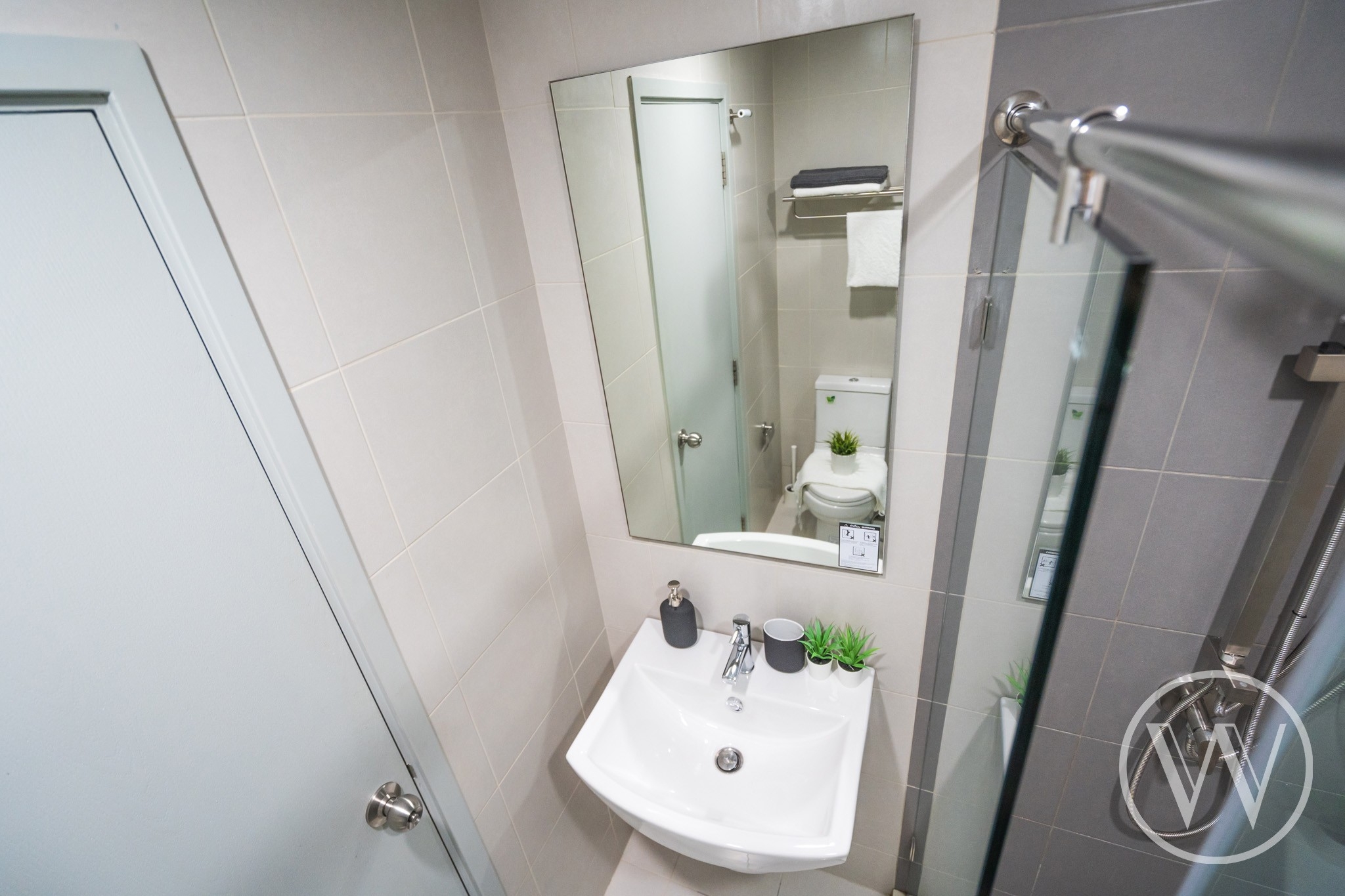 ขายคอนโดหรูติด BTS บางนา IDEO MOBI Sukhumvit Eastgate ไอดีโอ โมบิ สุขุมวิท อีสท์เกต ห้องสตูดิโอขนาด 22 ตร.ม. ชั้น 11 วิวสระว่ายน้ำ