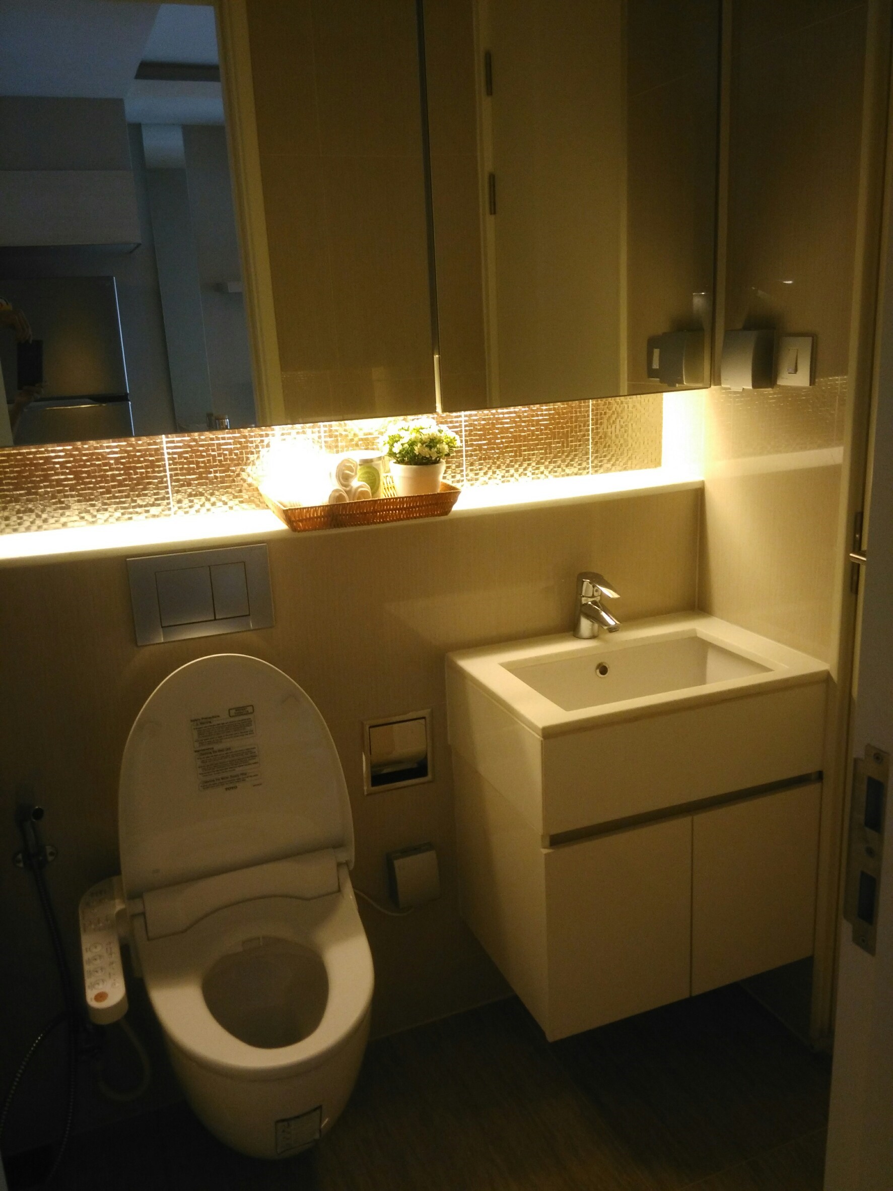 ขาย / เช่า คอนโด H Sukhumvit 43 (เอช สุขุมวิท 43) 1ห้องนอน 1 ห้องน้ำ 1ห้องรับแขก ห้องครัวในตัว พื้นที่ 40.92 ตร.ม ชั้น 9 ห้อง 99/53 วิวเมือง