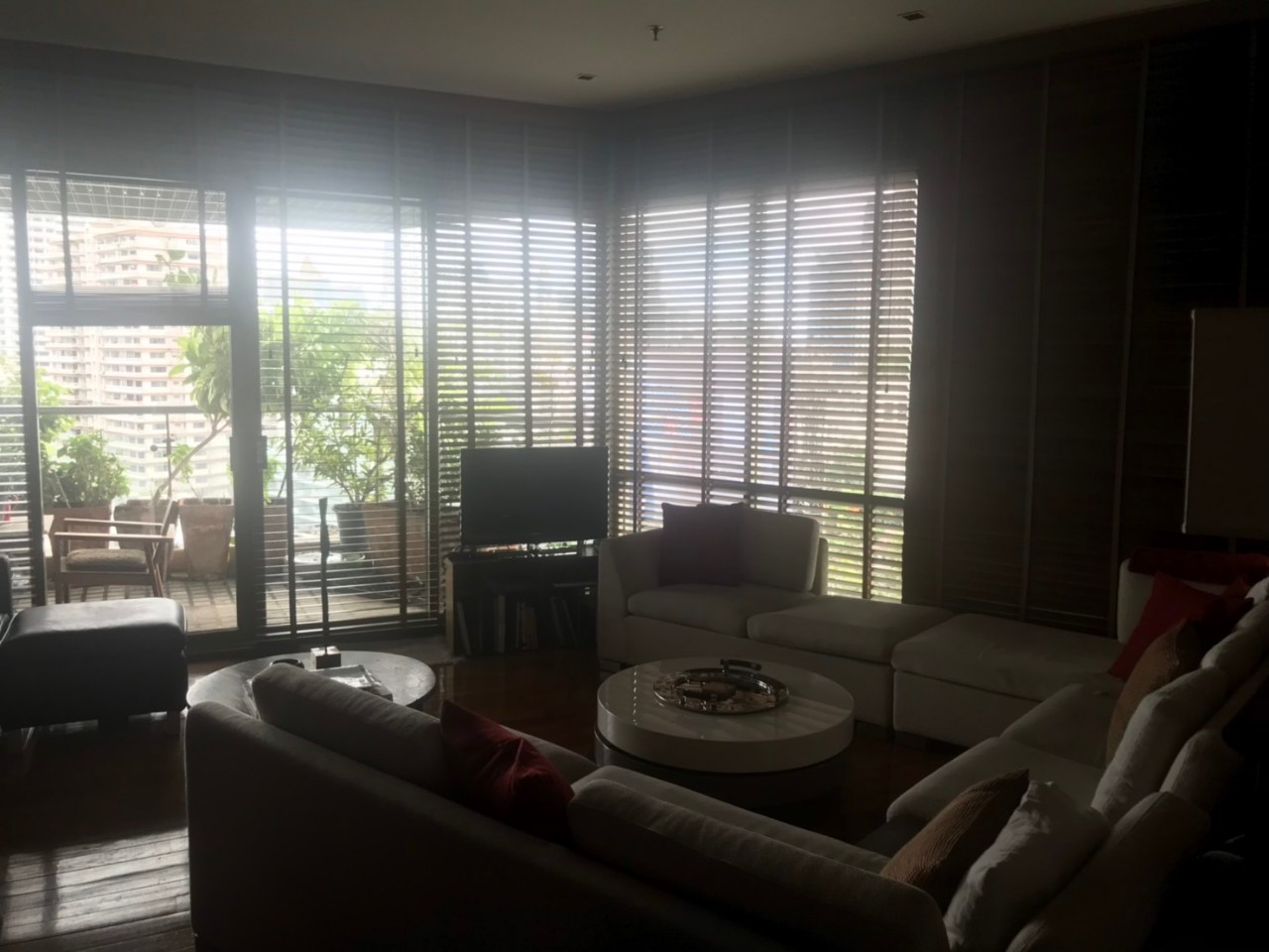 ขายคอนโด The Lakes (เดอะ เลค) (เลี้ยงสัตว์ได้) 3 ห้องนอน + 1 ห้องแม่บ้าน 4 ห้องน้ำ