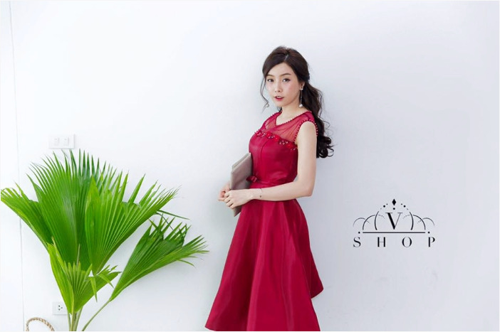 ชุดออกงาน ชุดไปงานแต่งงานสีแดง สวยหรู ผ้าไหมอิตาลี แขนกุด กระโปรงบานทรงเจ้าหญิง