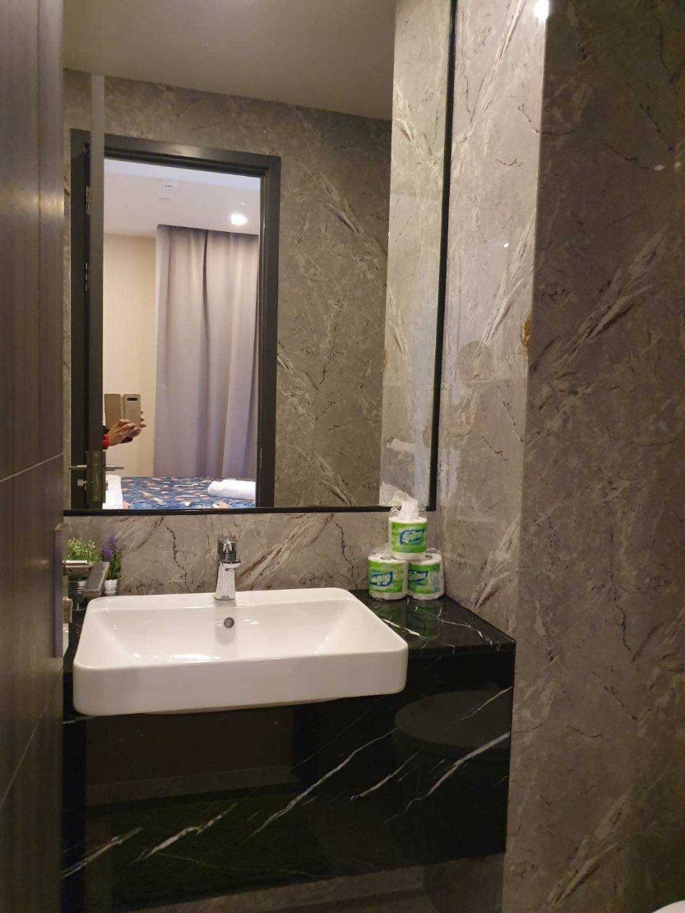 ขาย//ให้เช่า คอนโดหรู Ashton Asoke (แอชตัน อโศก) 1 ห้องนอน 1 ห้องน้ำ ห้องหัวมุม ชั้น 15