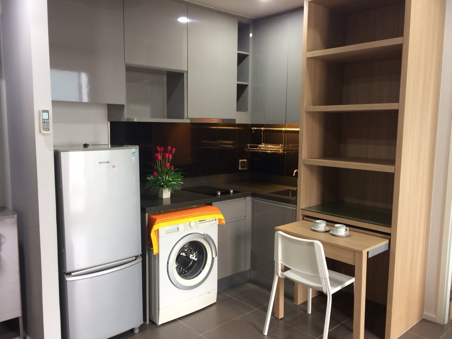 ให้เช่าคอนโด M Ladprao (เอ็ม ลาดพร้าว) 1 ห้องนอน 1 ห้องน้ำ ขนาด 26 ตรม ชั้น 26 ประตูห้อง Digital door lock