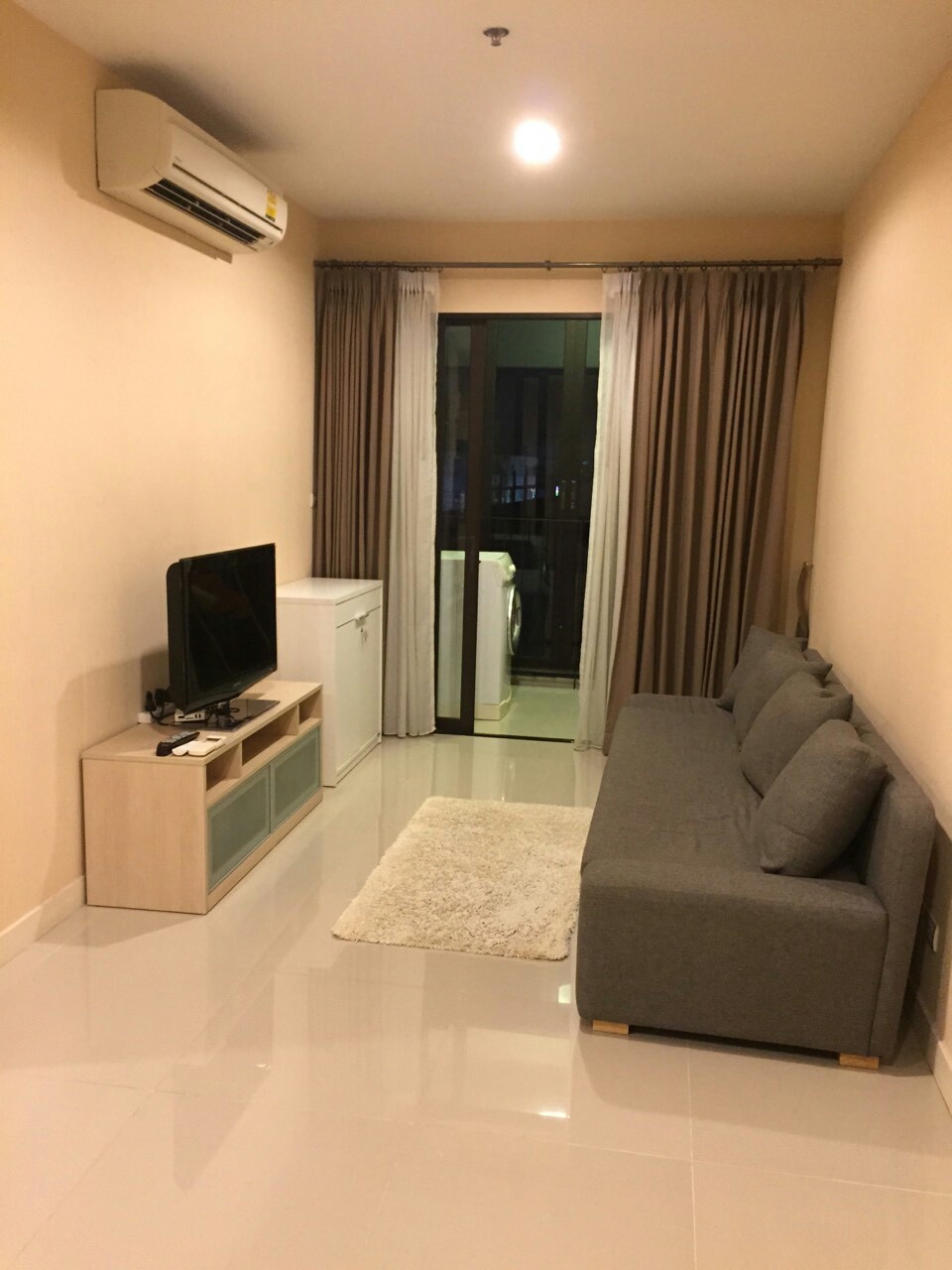 ขาย Ideo Ratchada-Huaykwang (ติดกับ รถไฟฟ้า MRT ห้วยขวาง) ราคา 6.5 ล้านบาท ห้องขนาด 63.66 ตร.ม. ชั้น 5