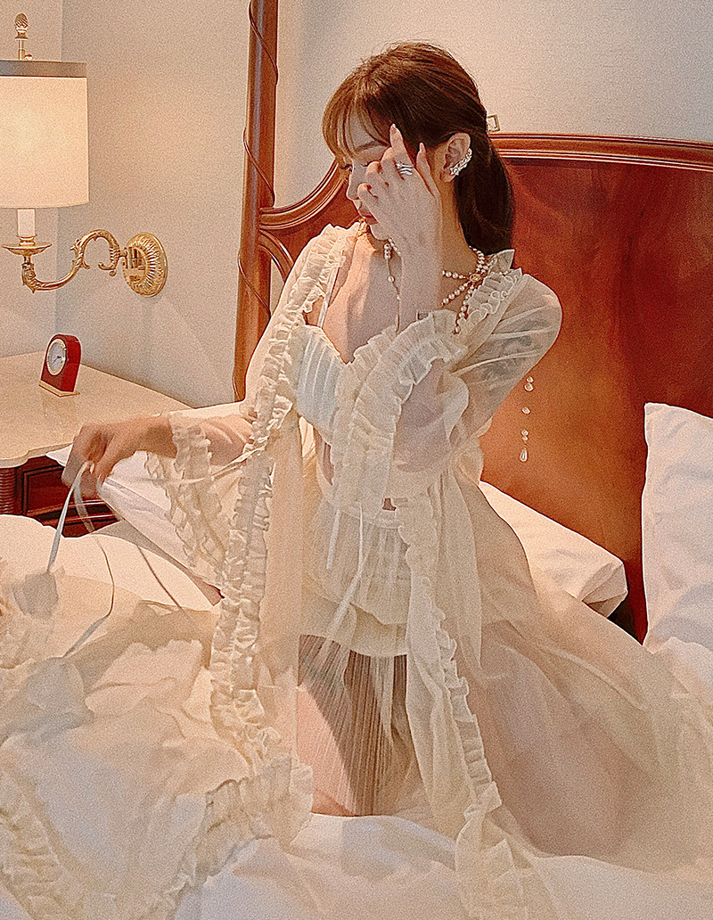 Girly Fancy Club : พรีออเดอร์ เสื้อยาว ชุดคลุมชุดนอนสีขาวมุกขาวนวล แบบโปร่งบางสวยหวาน แบรนด์แท้