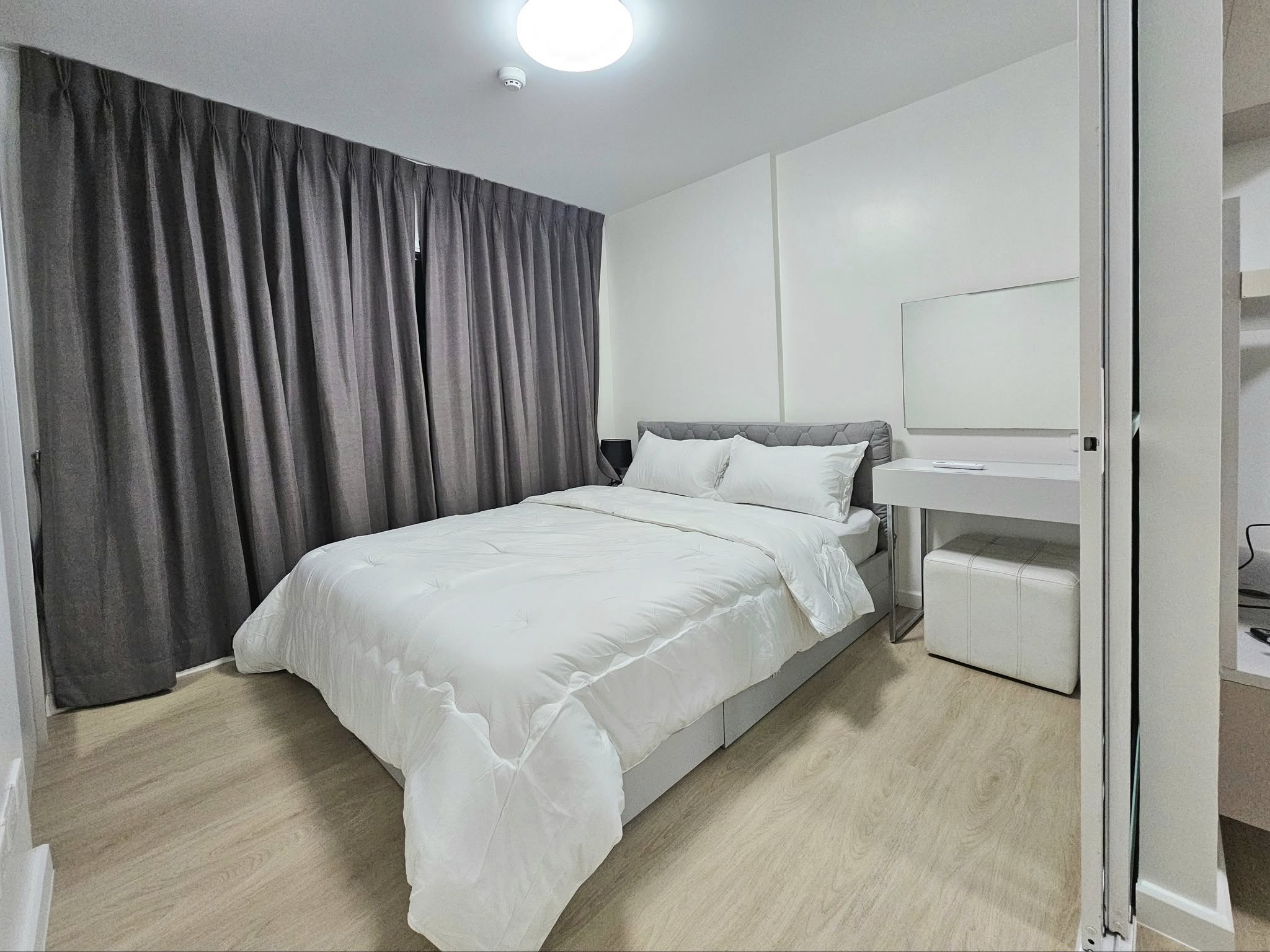 🏡 ให้เช่าด่วน! ดีคอนโด รามคำแหง 9 ห้องรีโนเวทใหม่ทั้งห้อง พร้อมอยู่ | เฟอร์ครบ + เครื่องใช้ไฟฟ้าครบ + เครื่องซักผ้า