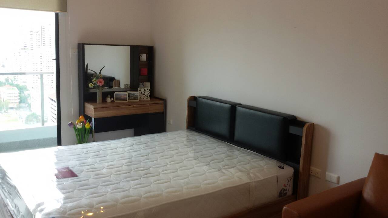 คอนโด Supalai Premier@asoke ให้เช่า ห้องสตูดิโอ ราคา 17000 / เดือน พื้นที่ 35 ตร.ม ชั้น 26 พร้อมเฟอร์ คอนโดอยู่ใกล้ MRT เพชรบุรี เพียง 150 เมตร ใกล้ BTS อโศก และ Airport Rail Link.