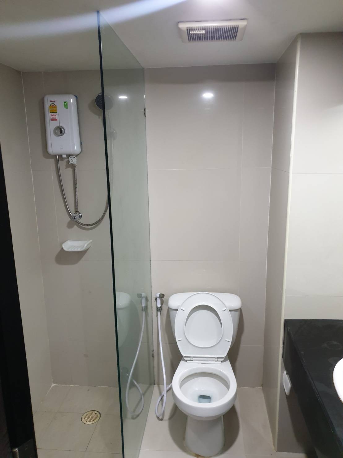 ให้เช่าคอนโด แฟมมิลี่ พาร์ค คอนโดมิเนียม Family Park Condominium (FP Condominium) ห้องสตูดิโอ 1 ห้องน้ำ (มีระเบียง) เลี้ยงสัตว์ได้ ราคา 7500 บาทต่อเดือน