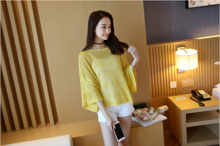 เสื้อไหมพรมสีเหลือง ทรงปล่อย แขนยาว เรียบๆ สวยดูดี ใส่สบาย