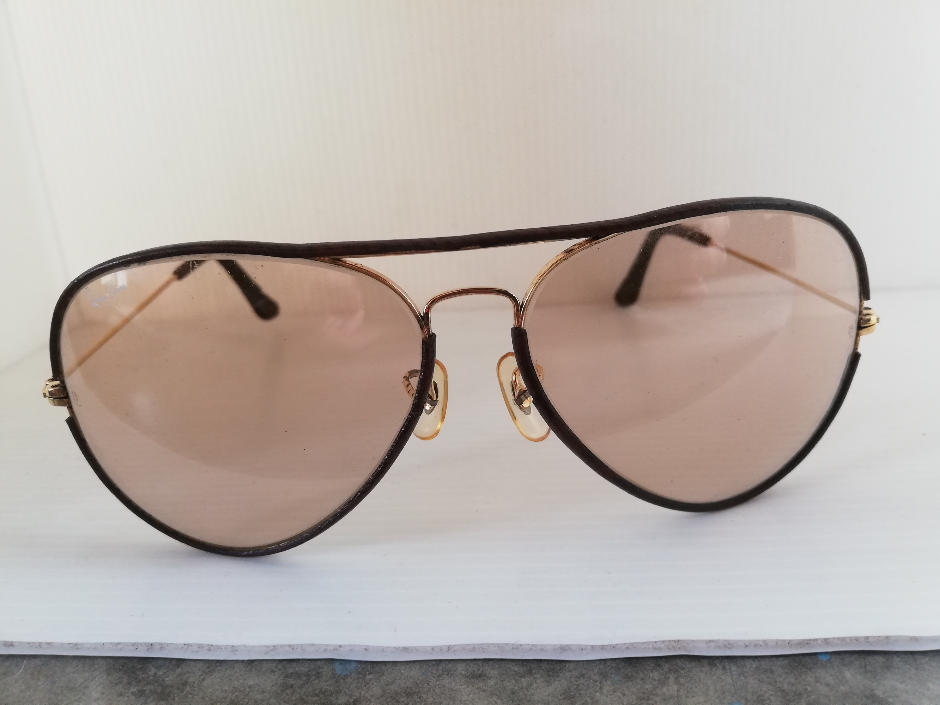 แว่นตา RayBan หุ้มหนัง เลนส์ออโต้ มือสอง สภาพสวยแท้ Made in USA