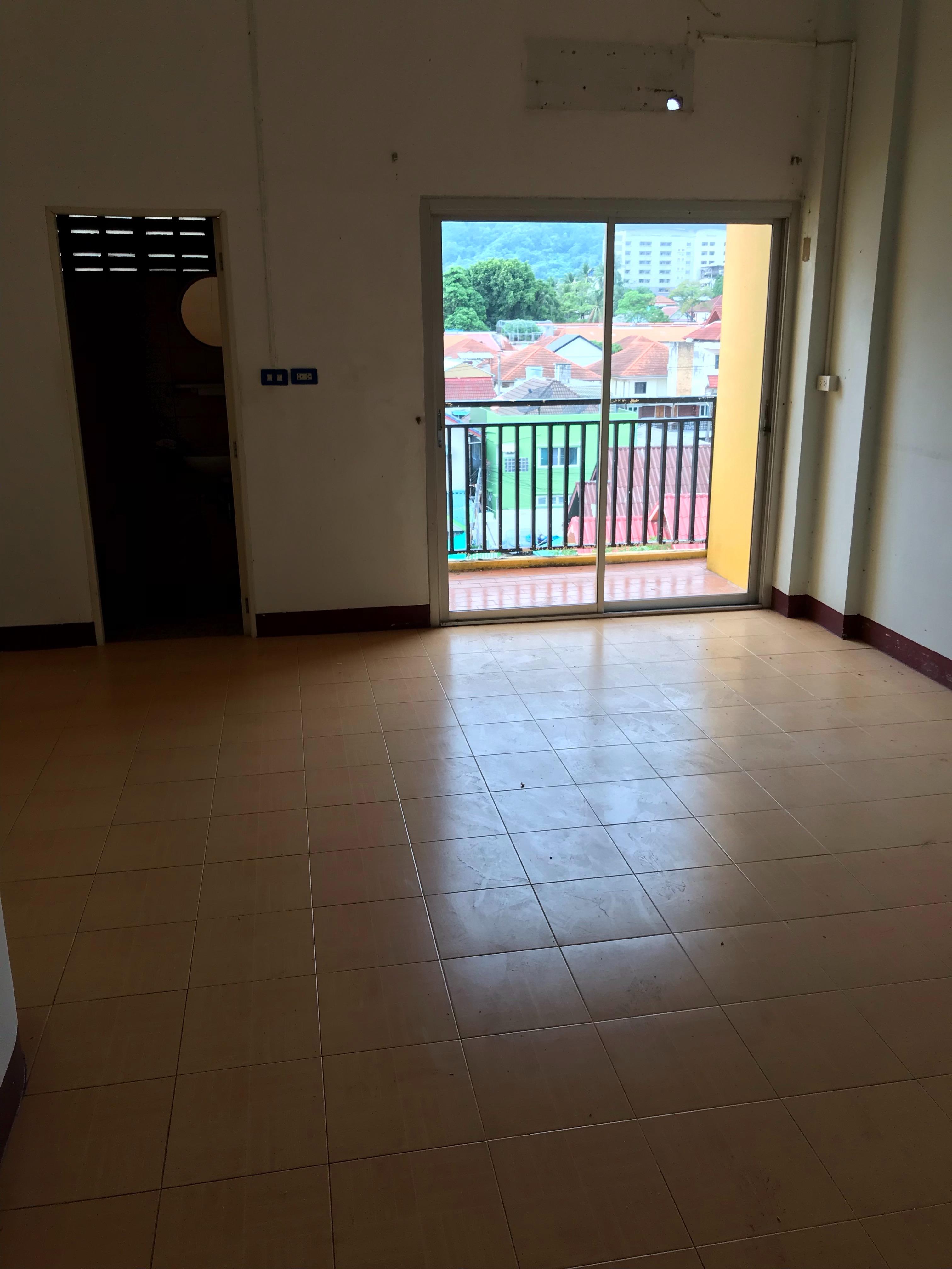 ขายตึกแถวอาคารพาณิชย์ 3 คูหาติดกัน 4 ชั้น + ดาดฟ้า ตั้งอยู่ที่ ป่าตอง จังหวัดภูเก็ต