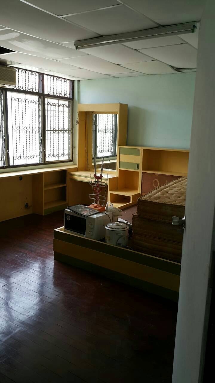 ทาวเฮาส์ 2 ชั้น ให้เช่า ราคาเช่า 15,000 บาท/เดือน มี 4 ห้องนอน 1ห้องเก็บของ 2 ห้องน้ำใหญ่