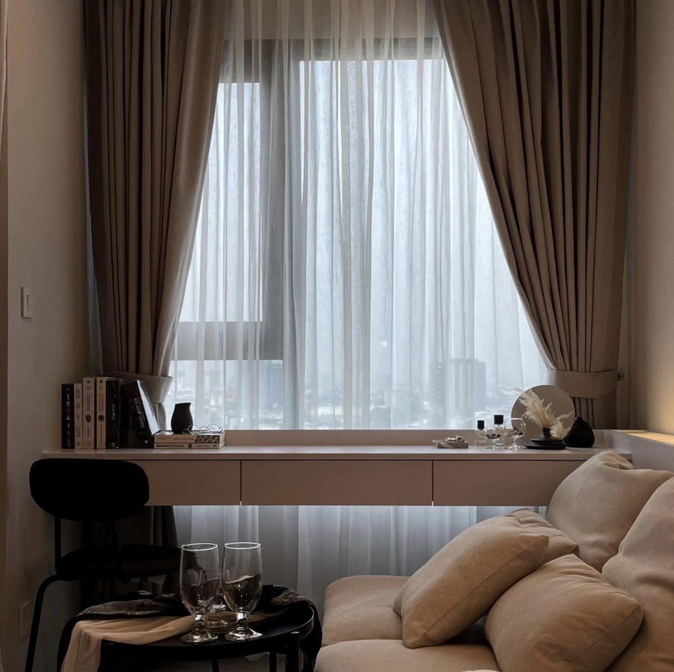 ให้เช่าคอนโด ไลฟ์ สาทร เซียร์รา ตลาดพลู (Life Sathorn Sierra Talat phlu ) 1 ห้องนอน ขนาด 28 SQ.M ชั้น 17 หน้าต่างทิศเหนือ หัวเตียงทิศตะวันออก