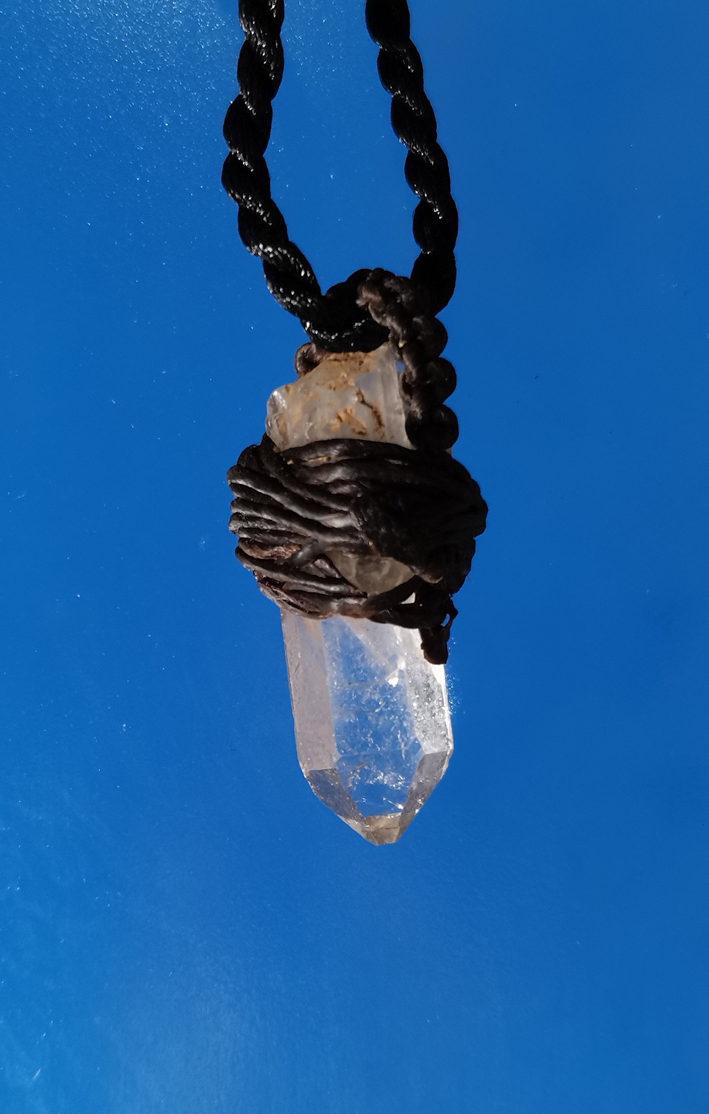 หินเขี้ยวหนุมาน (Quartz)
