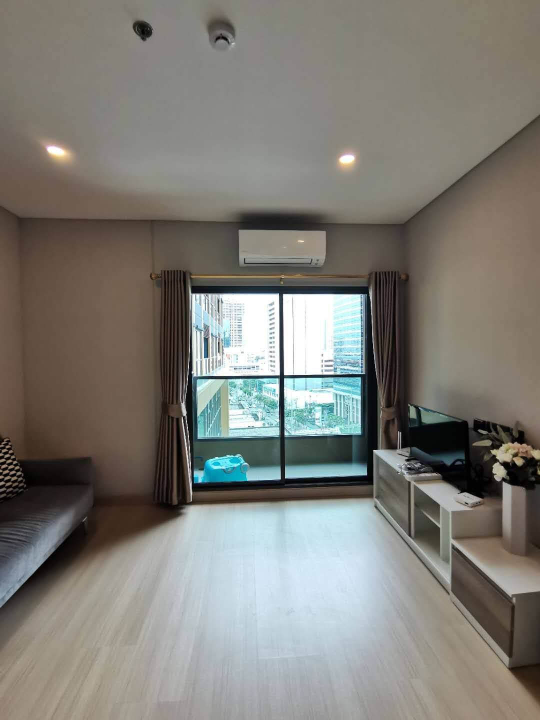 ให้เช่าคอนโด Lumpini Suite Phetchaburi - Makkasan (ลุมพินี สวีท เพชรบุรี -มักกะสัน) 1 ห้องนอน 1 ห้องน้ำ ขนาด 33 ตรม