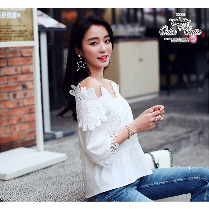 เสื้อลูกไม้สีขาว สายเดี่ยว ไหล่เว้า สวยเก๋ น่ารัก ดูดี