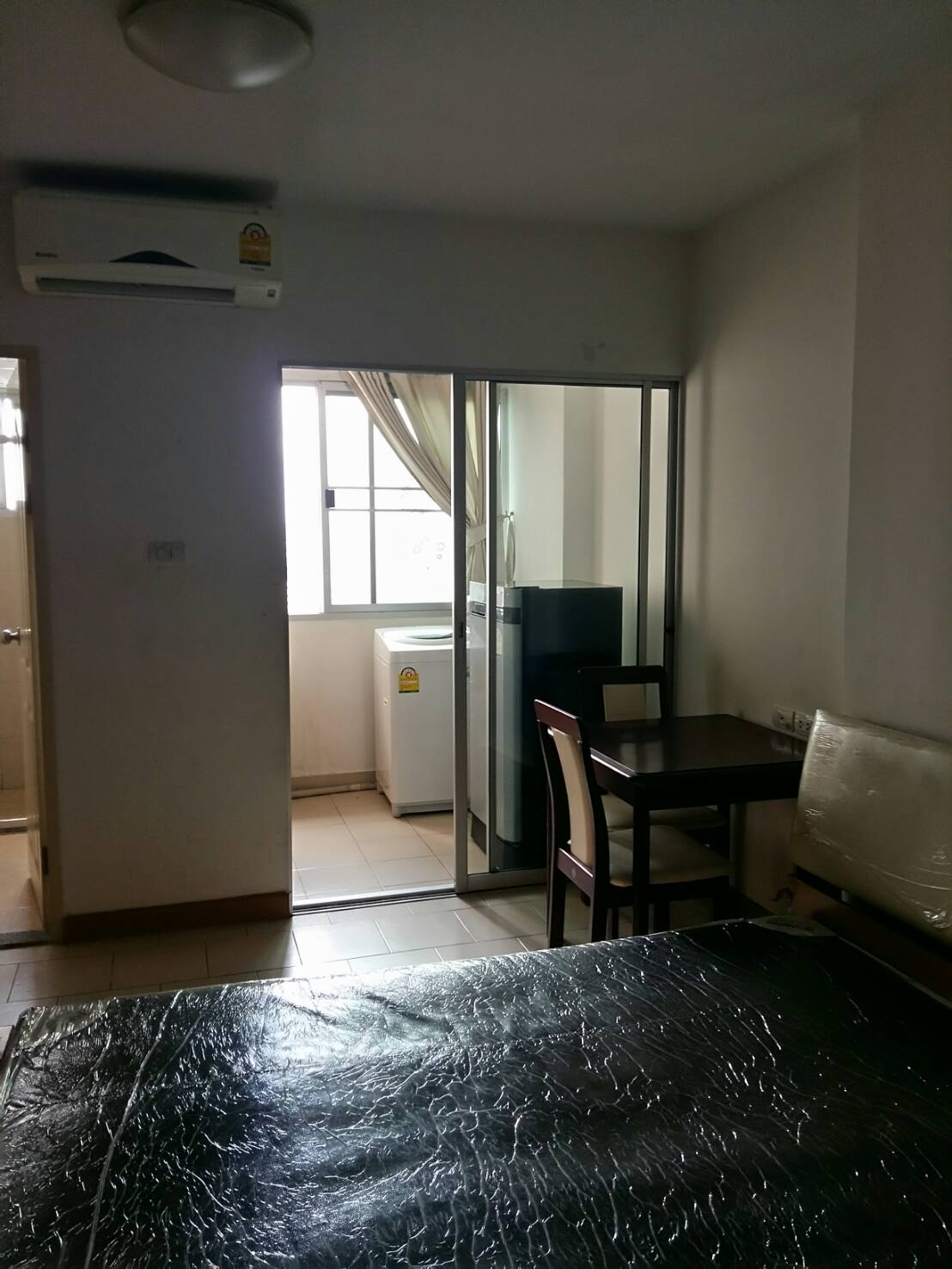 รหัสทรัพย์ 09595 ขาย / เช่าคอนโด ซิตี้โฮมรัตนาธิเบศร์ City Home Rattanathibet ติดถนนใหญ่ เฟอร์ฯ+ไฟฟ้า พร้อมอยู่ ขนาด : เนื้อที่ 31 ตรม. ตึก 2 ชั้น 15 ห้อง Studio