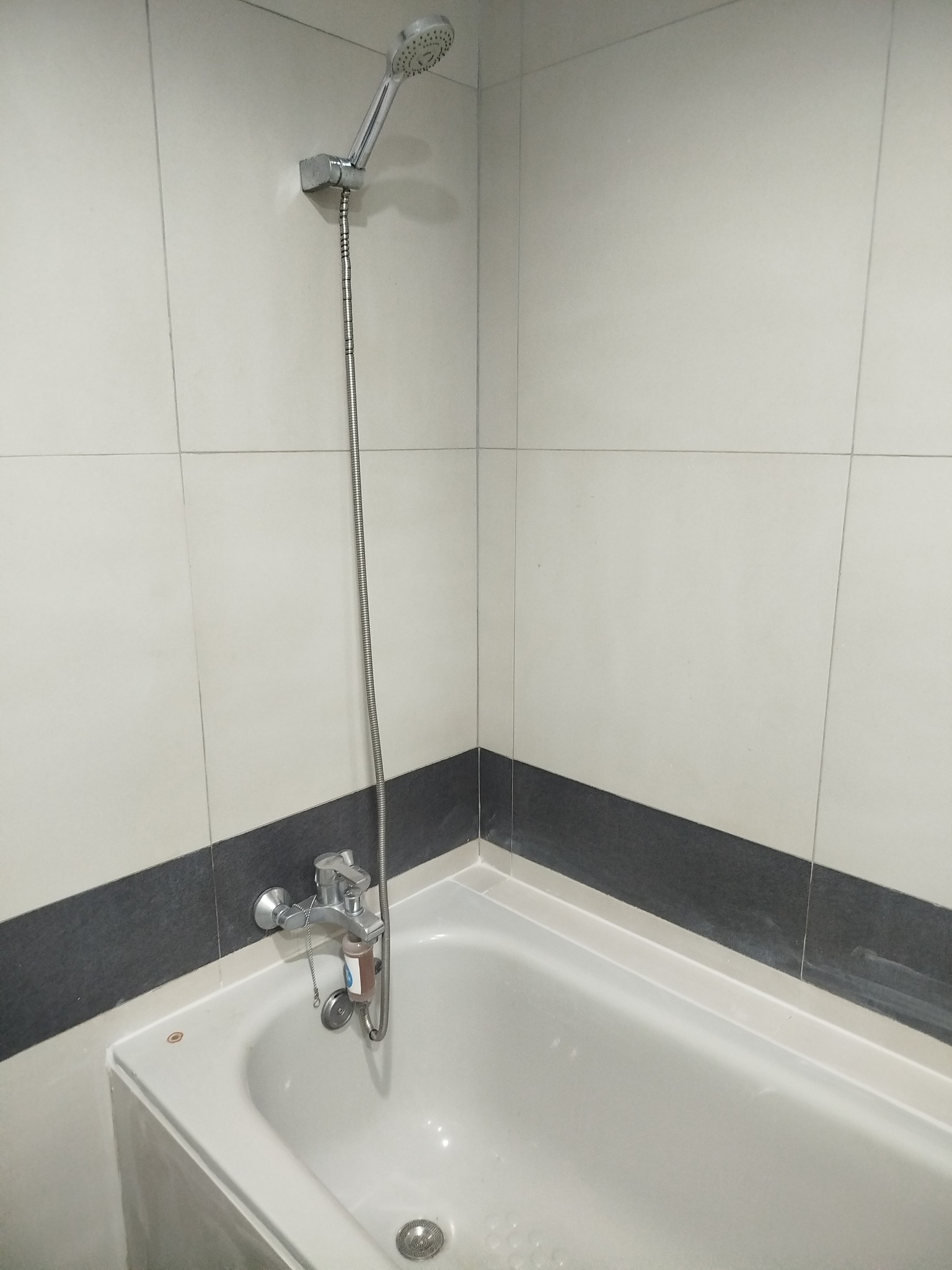 ให้เช่า คอนโด วิทยุคอมเพล็กซ์ (Witthayu Complex Condo) ห้องใหม่ ทาสีสวย พร้อมเข้าอยู่ได้ทันที