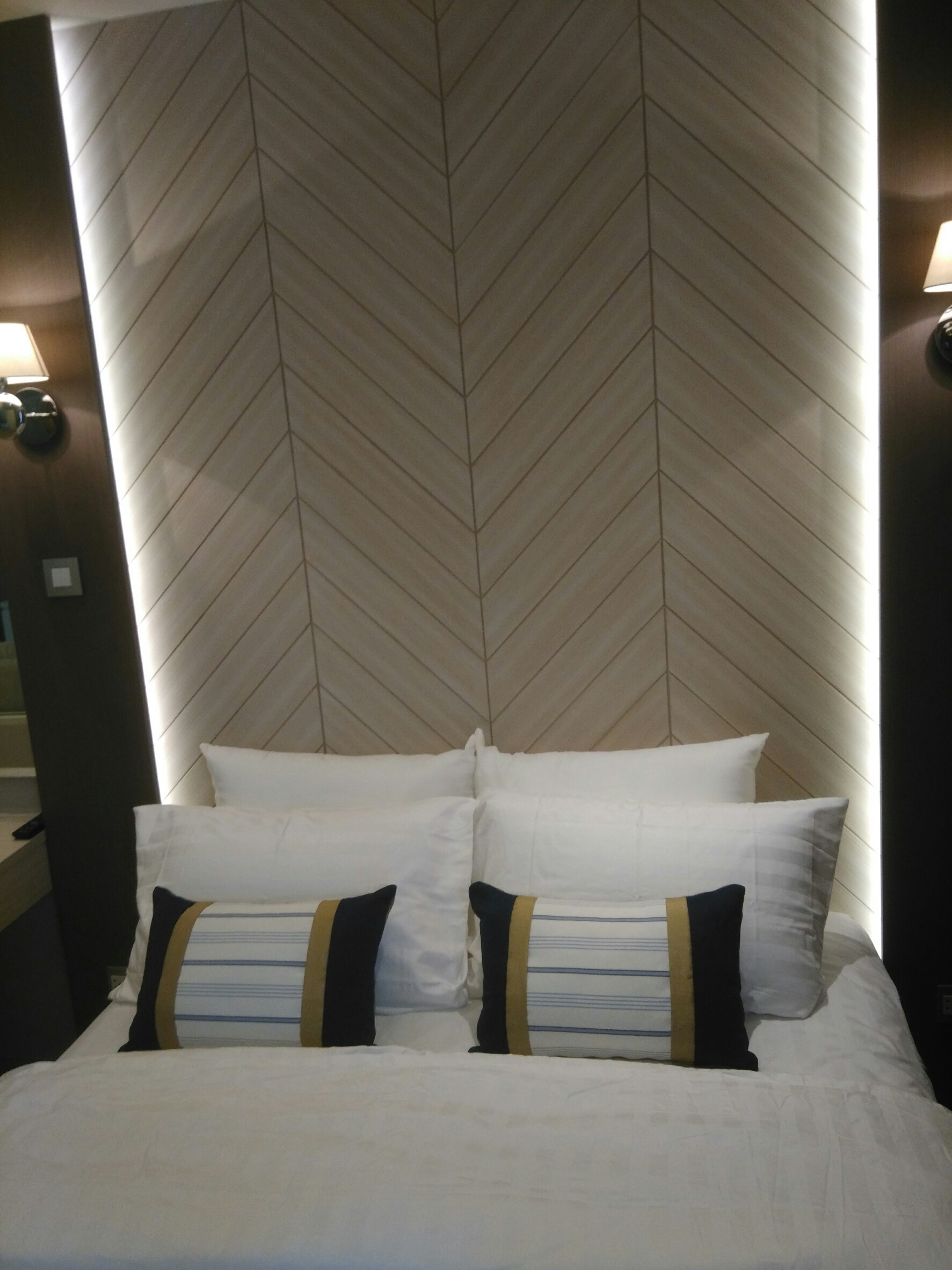 ขาย / เช่า คอนโด H Sukhumvit 43 (เอช สุขุมวิท 43) 1ห้องนอน 1 ห้องน้ำ 1ห้องรับแขก ห้องครัวในตัว พื้นที่ 40.92 ตร.ม ชั้น 9 ห้อง 99/53 วิวเมือง