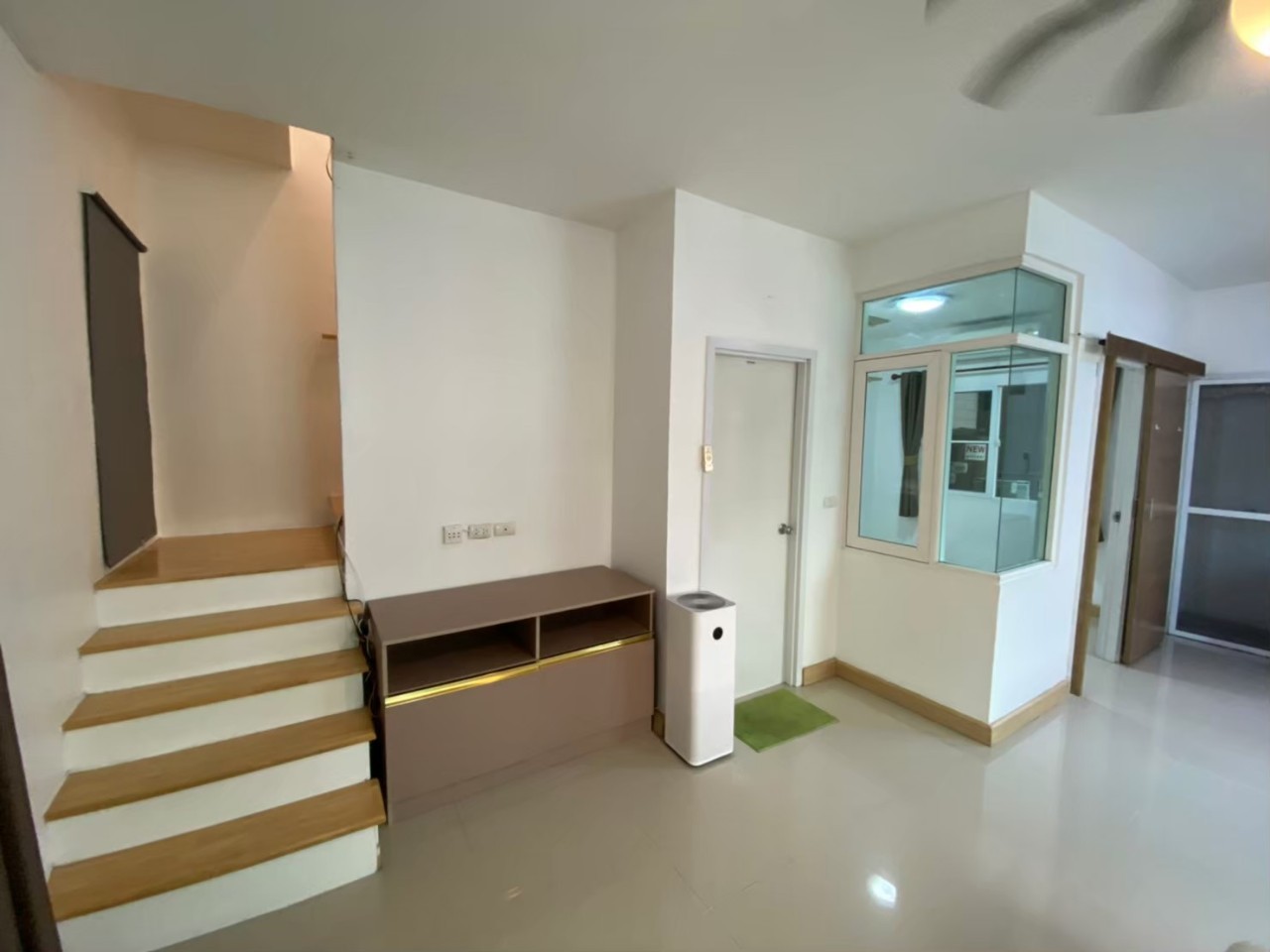 ให้เช่าทาวน์เฮาส์ 2 ชั้น Gusto Phaholyothin – Saimai : หมู่บ้าน กัสโต้ พหลโยธิน – สายไหม ถนนสายไหม เนื้อที่ 32.75 ตารางวา 2 ชั้น 4 ห้องนอน 3 ห้องน้ำ