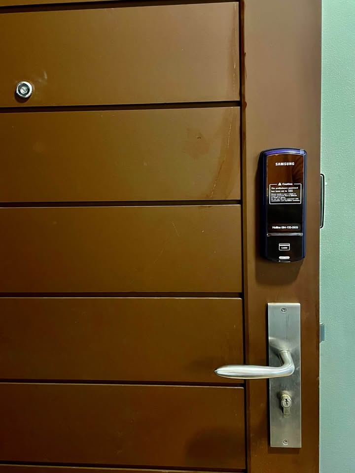 ให้เช่า Thru Thonglor Condo (ทรู ทองหล่อ คอนโด) คอนโดแต่งครบ พร้อมอยู่ ทำเลดี ใกล้ MRT เพชรบุรี เดินทางสะดวก วิวสวย ไม่โดนบล็อก ลมดี ห้องไม่ร้อน