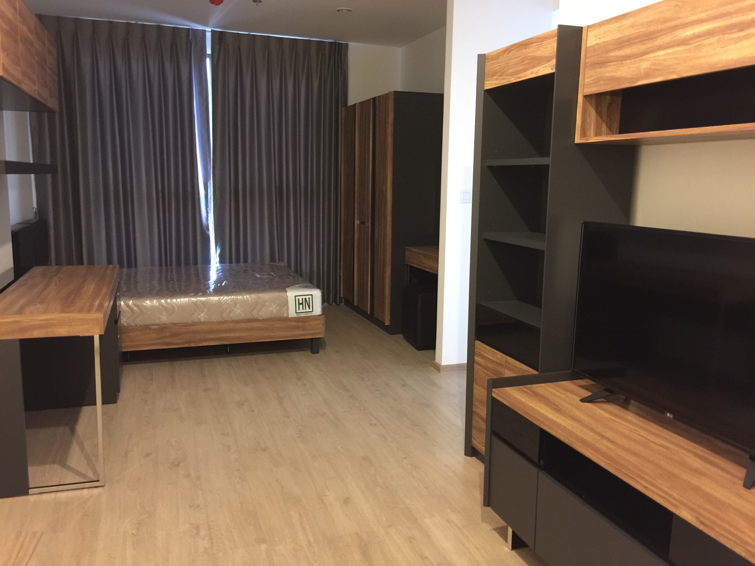 รหัสทรัพย์ 48860 ให้เช่าคอนโด ไอดีโอ คิว จุฬา-สามย่าน / Ideo Q Chula-Samyan ห้องสตูดิโอ ขนาดพื้นที่ 30 ตรม ชั้น 17 ตกแต่งครบพร้อมอยู่ ราคาเช่า 26,000 บาทต่อเดือน สัญญาเช่า 1 ปี