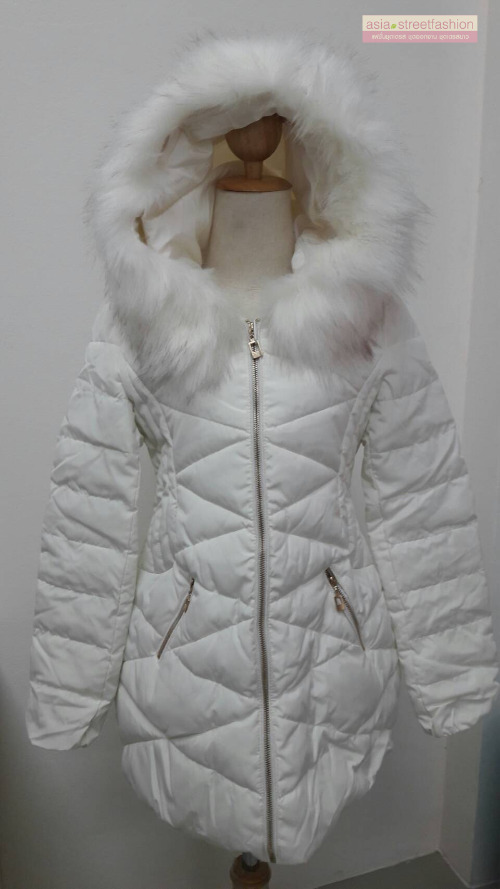 เสื้อกันหนาวฮู้ดดี้ ทรงสวย แต่งเฟอร์หนาฟู สีขาวครีม งานเกรดดีเหมือนแบบ อุ่นมาก หิมะก็เอาอยู่ (ถอดขนถอดฮู้ดได้)