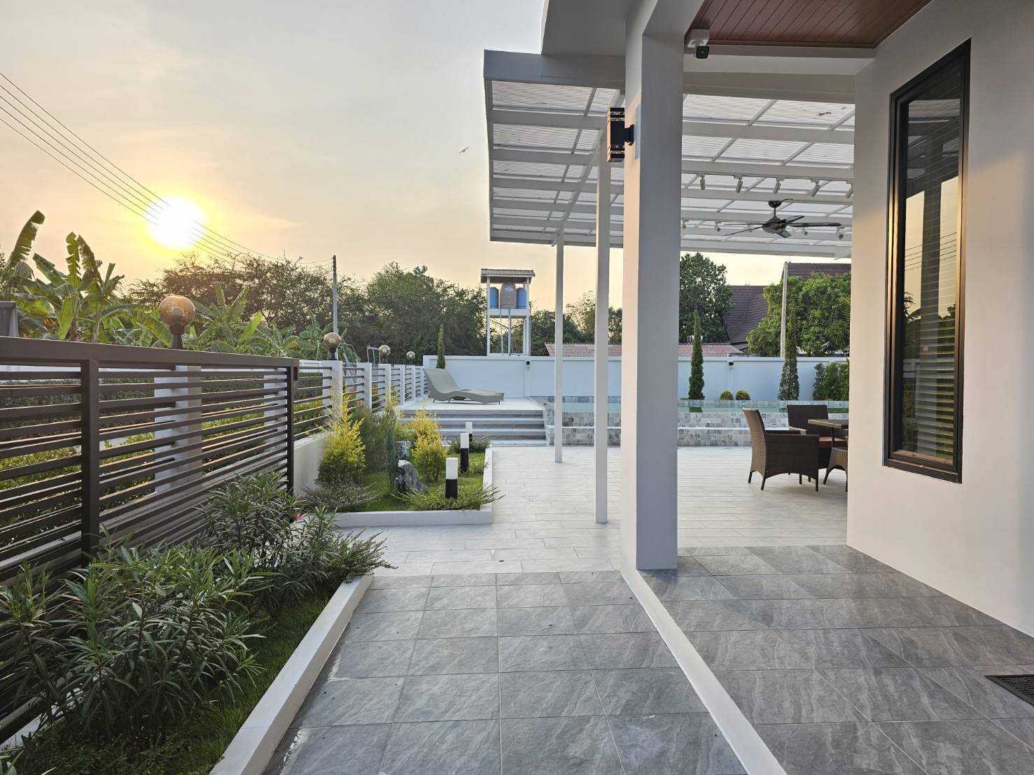 🔥 โอกาสทองสำหรับนักลงทุน! พูลวิลล่าหรู การันตีผู้เช่า 120,000 บาท/เดือน! 🔥 ชื่อโครงการ: Luxury Huai Yai Pool Villa / พูลวิลล่าหรูห้วยใหญ่