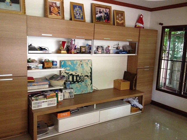 ขายบ้านเดียวหมู่บ้าน ลภาวัน โครงการ 9 ถนนเลียบคลองแอน 4 ห้อง 3 ห้องน้ำ 1 ห้องนั่งเล่น 1 ห้องโถง 1 ห้องครัว 1 ห้องทานอาหาร พื้นที่ 89 ตร.ว ถนนราชพฤกษ์