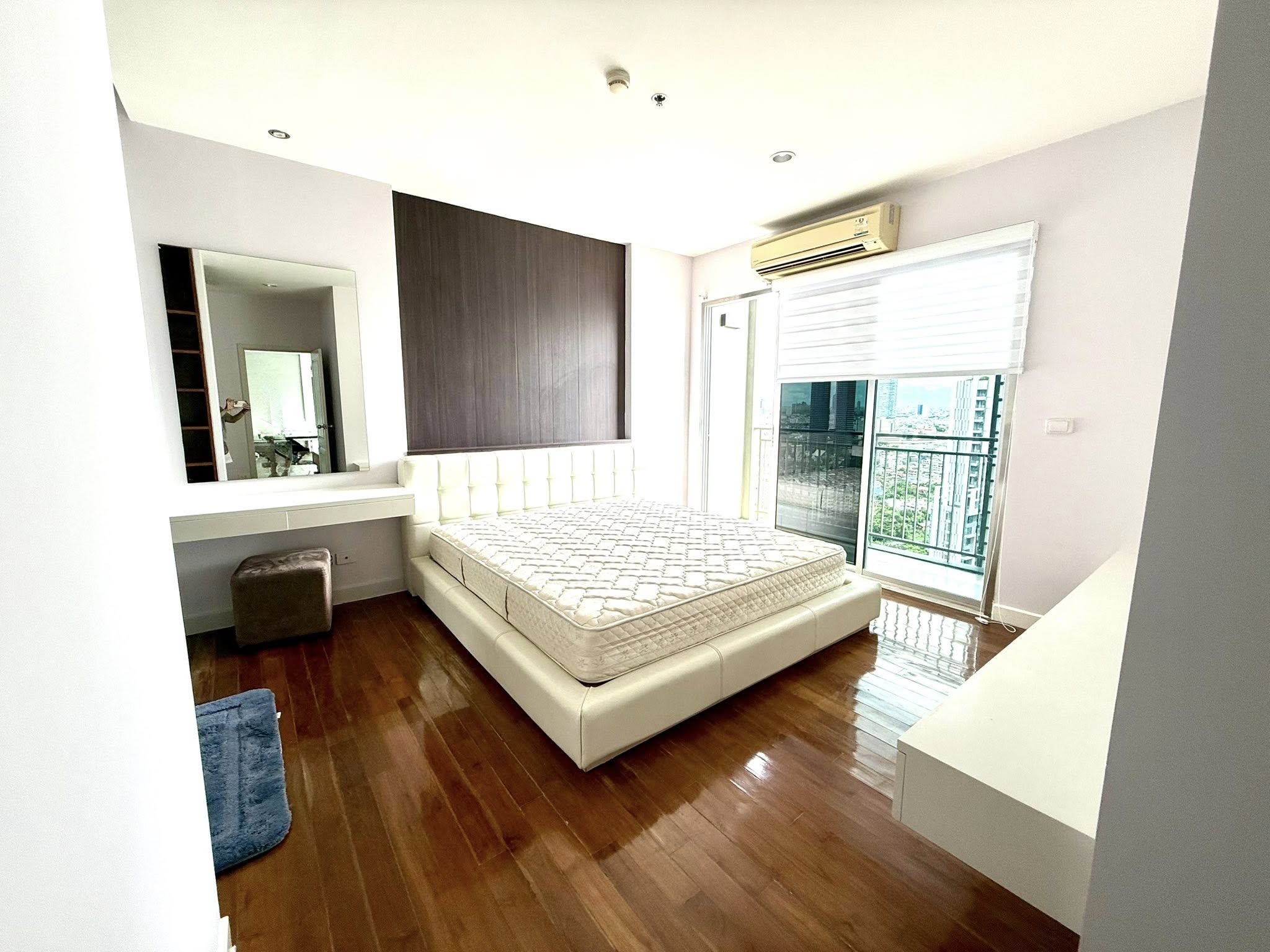 🏢 ให้เช่าคอนโด Hive Sathorn (ไฮฟ์ สาทร) คอนโดใจกลางเมือง ใกล้ BTS กรุงธนบุรี