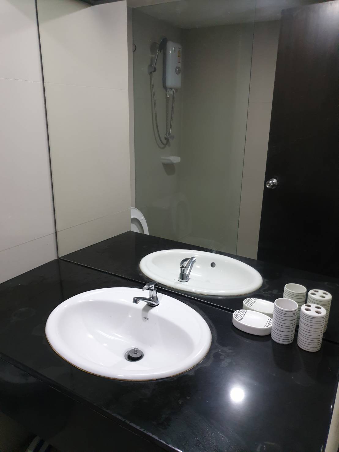 ให้เช่าคอนโด แฟมมิลี่ พาร์ค คอนโดมิเนียม Family Park Condominium (FP Condominium) ห้องสตูดิโอ 1 ห้องน้ำ (มีระเบียง) เลี้ยงสัตว์ได้ ราคา 7500 บาทต่อเดือน