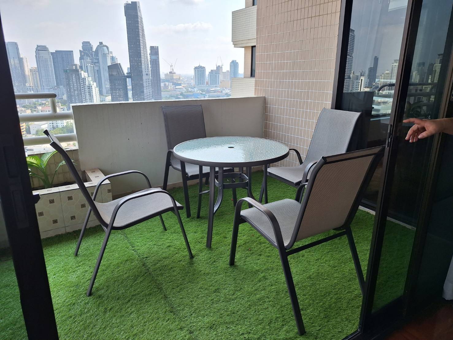 ให้เช่าคอนโด Ruamsuk Condominium : ร่วมสุข คอนโดมิเนียม ชั้น 23 ขนาด 290 ตรม. 3 ห้องนอน 3 ห้องน้ำ + 1 ห้องแม่บ้าน