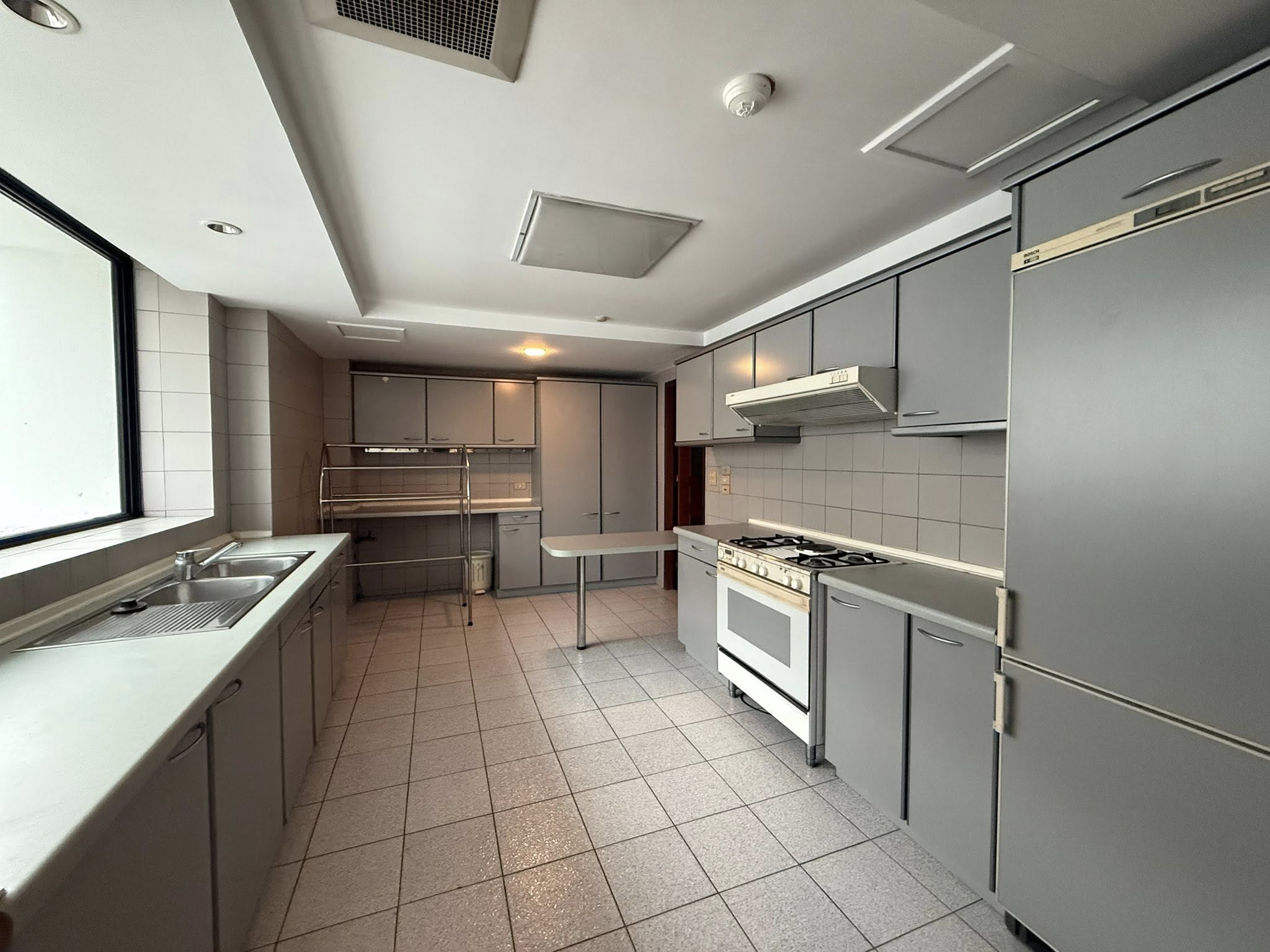 ให้เช่าคอนโด เพรสซิเด้นท์ พาร์ค สุขุมวิท 24 / For Rent President Park – Parkview Tower (English below)