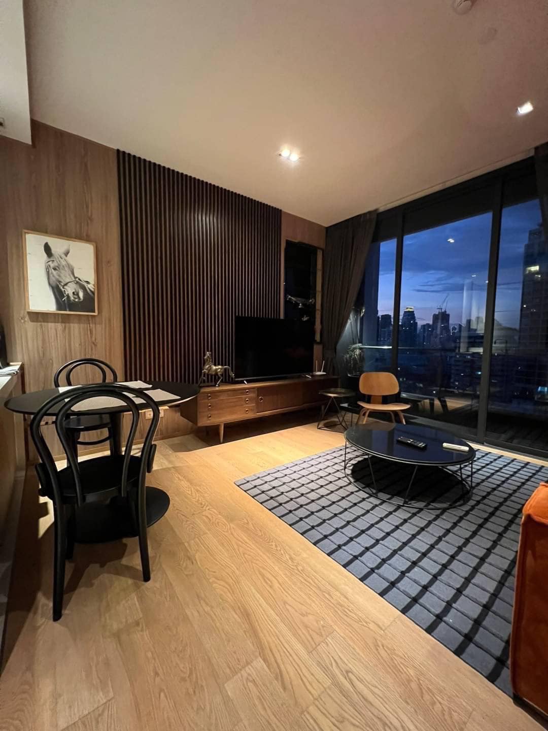 ให้เช่าคอนโด BEATNIQ Sukhumvit 32 (บีทนิค สุขุมวิท 32) คอนโดมิเนียม ลักซ์ชัวรี ใจกลางสุขุมวิท