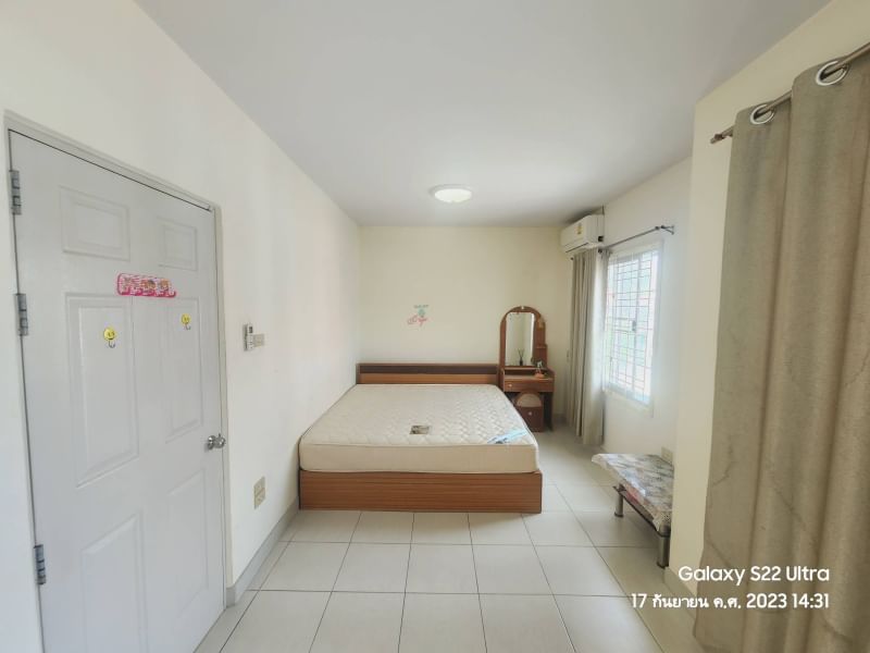 ขาย / ให้เช่า ทาวน์โฮม 2 ชั้น หมู่บ้านนิรันดร์วิลล์ 10 ถนนศรีวารีน้อย มีห้องนอน 3 ห้องนอนพร้อมเฟอร์นิเจอร์และแอร์