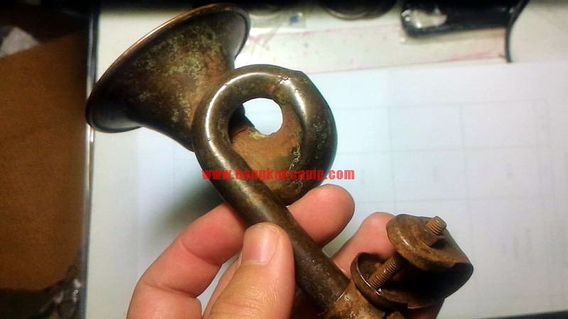 แตรม้วนมือบีบ ทรงโบราณ