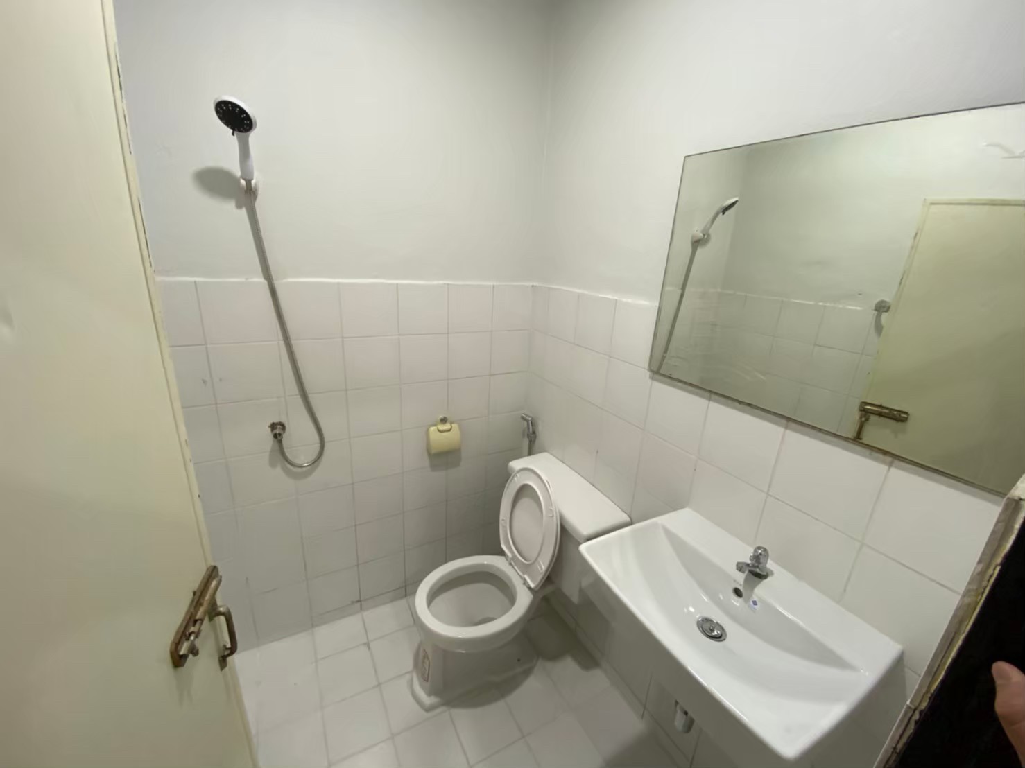 ขาย-ให้เช่า ทาวน์เฮ้าส์ 2 ชั้น หมู่บ้านรีเจนซี่ ถนนจันทร์ทองเอี่ยม 400 เมตรจากสถานีรถไฟฟ้า ใกล้เซ็นทรัลเวสต์เกต 16 ตารางวา 2 ห้องนอน บ้านพร้อมอยู่