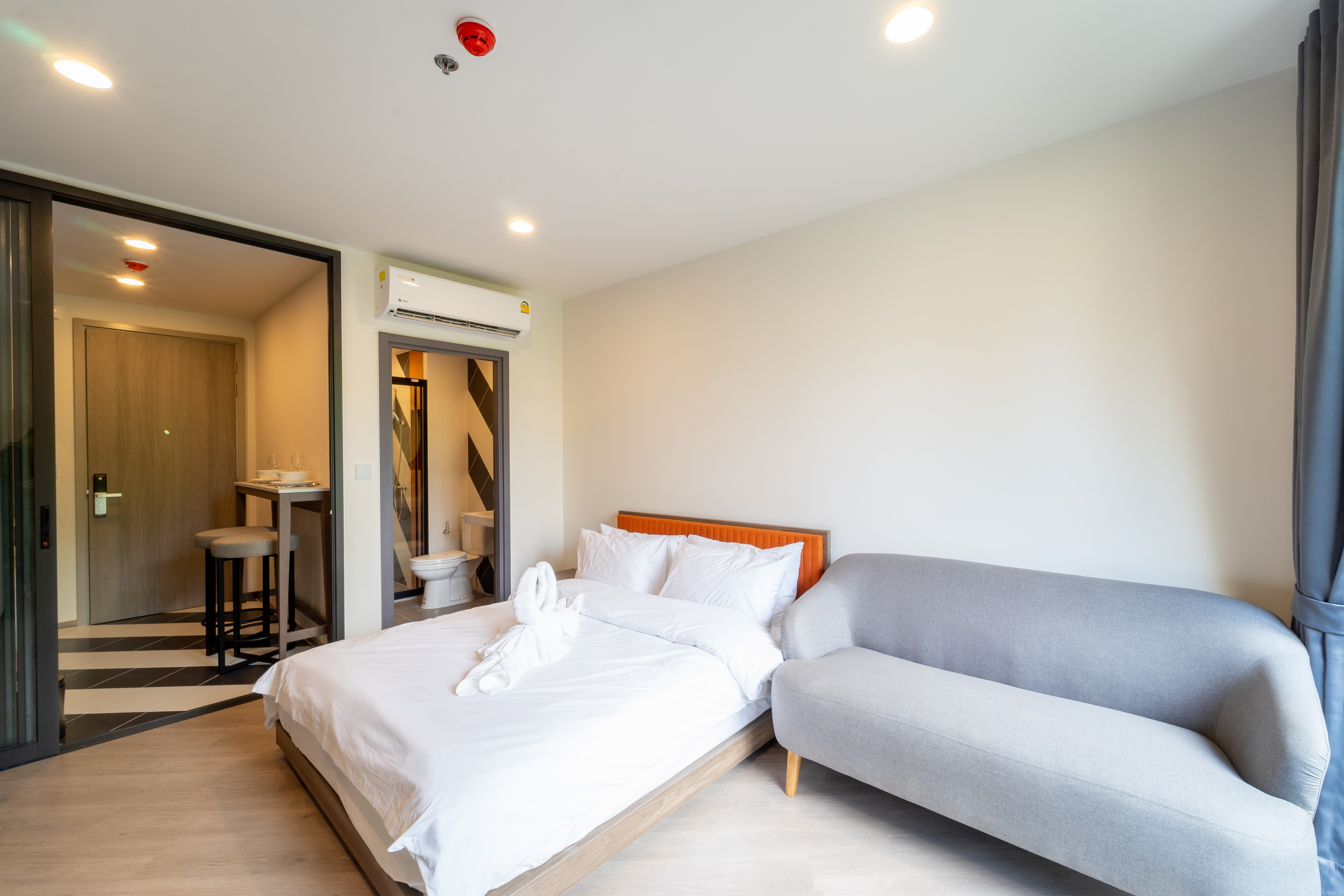 ให้เช่าคอนโด THE BASE SAPHANMAI (เดอะ เบส สะพานใหม่)