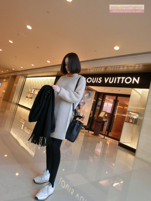Sweater เสื้อไหมพรมถักตัวยาว สีเทาอ่อน ใส่ตัวเดี๋ยวได้เลยเก๋ๆ ยืดได้เยอะ เทา