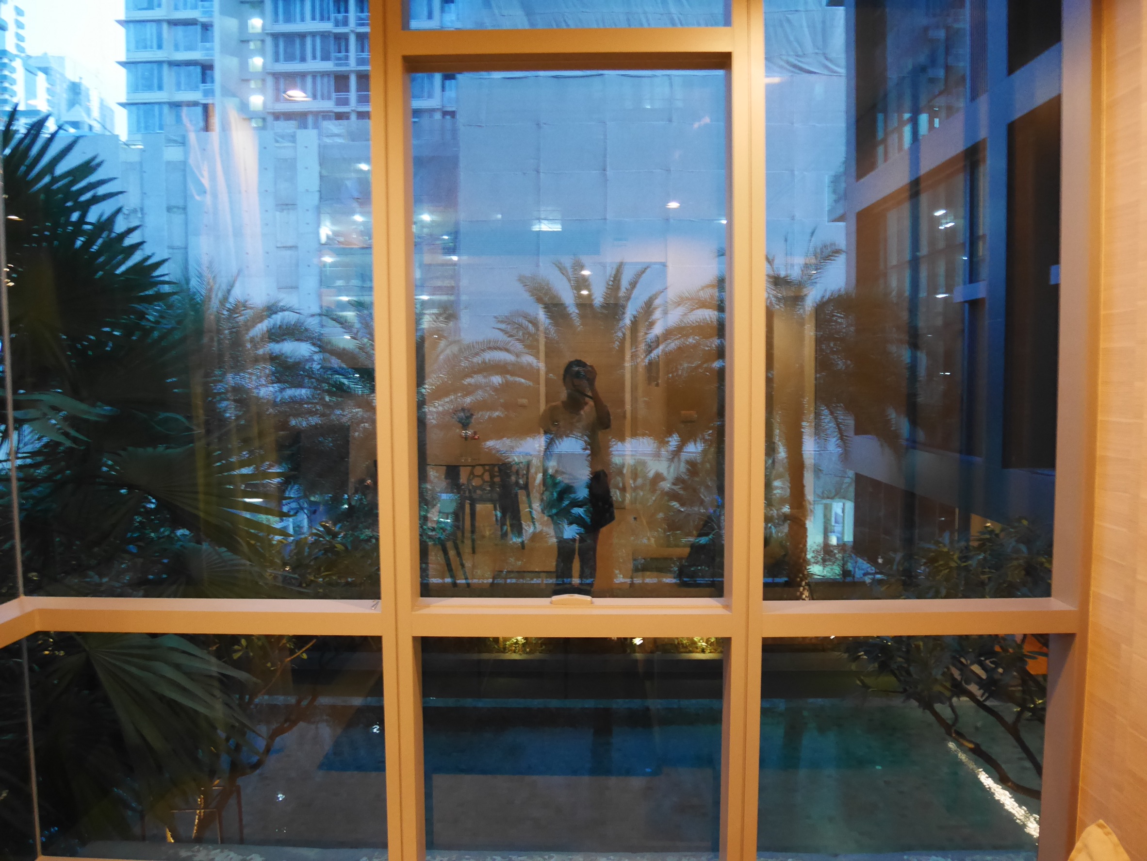 ห้เช่าคอนโด The Room Sukhumvit 21 (เดอะ รูม สุขุมวิท 21 อโศก ) 1 ห้องนอน 1 ห้องน้ำ ขนาด 50 ตรม