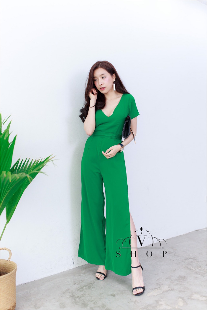 จั๊มสูทขายาวสีเขียว ผ้าทิ้งตัว ใส่สบาย ทรงสวย ดีเทลเก๋ๆผ่าข้าง